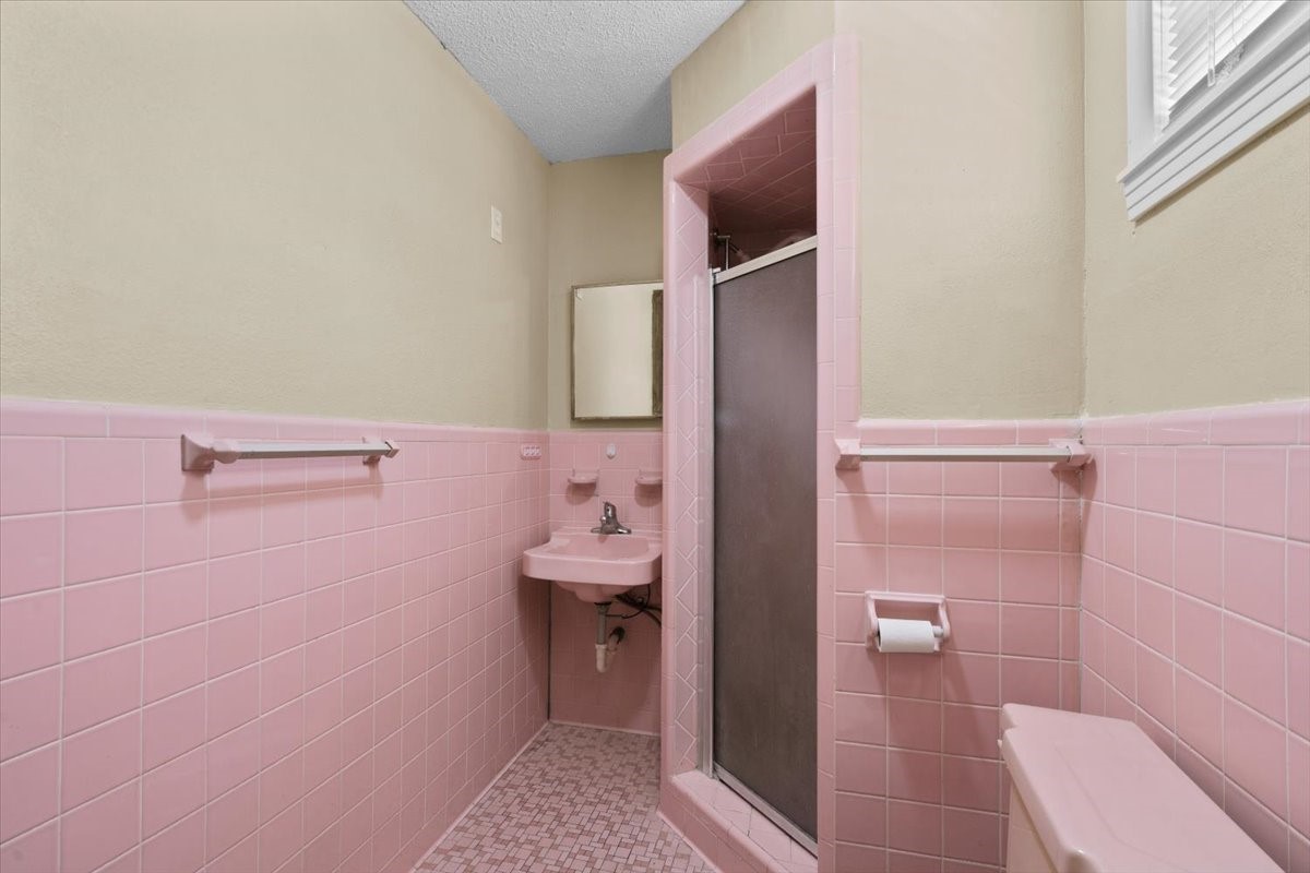 106 Barracuda Avenue, Galveston, TX 77550