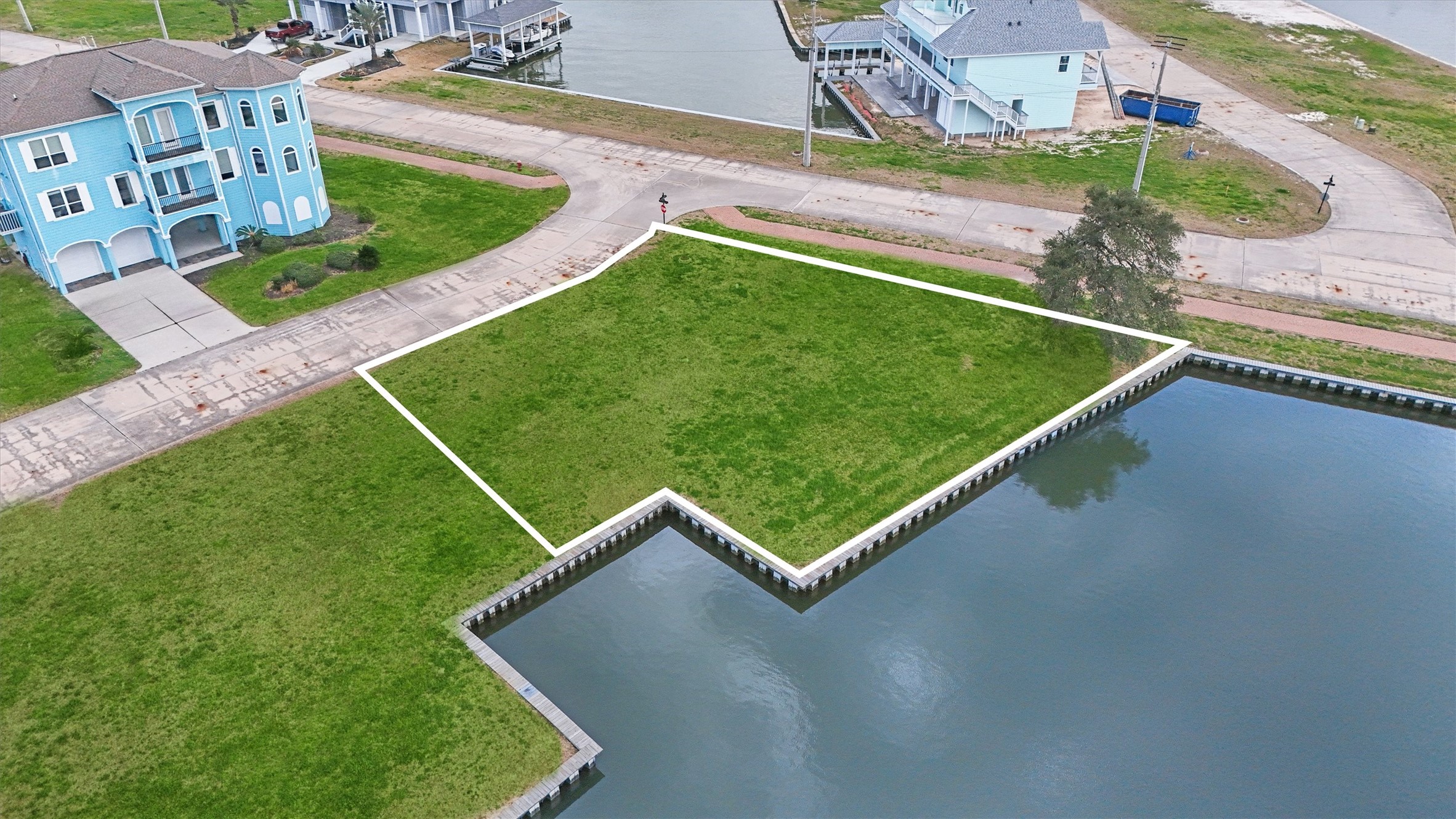 Corner Lot waiting for you to build your dream waterfront home! Corner Lot waiting for you to build your dream waterfront home!