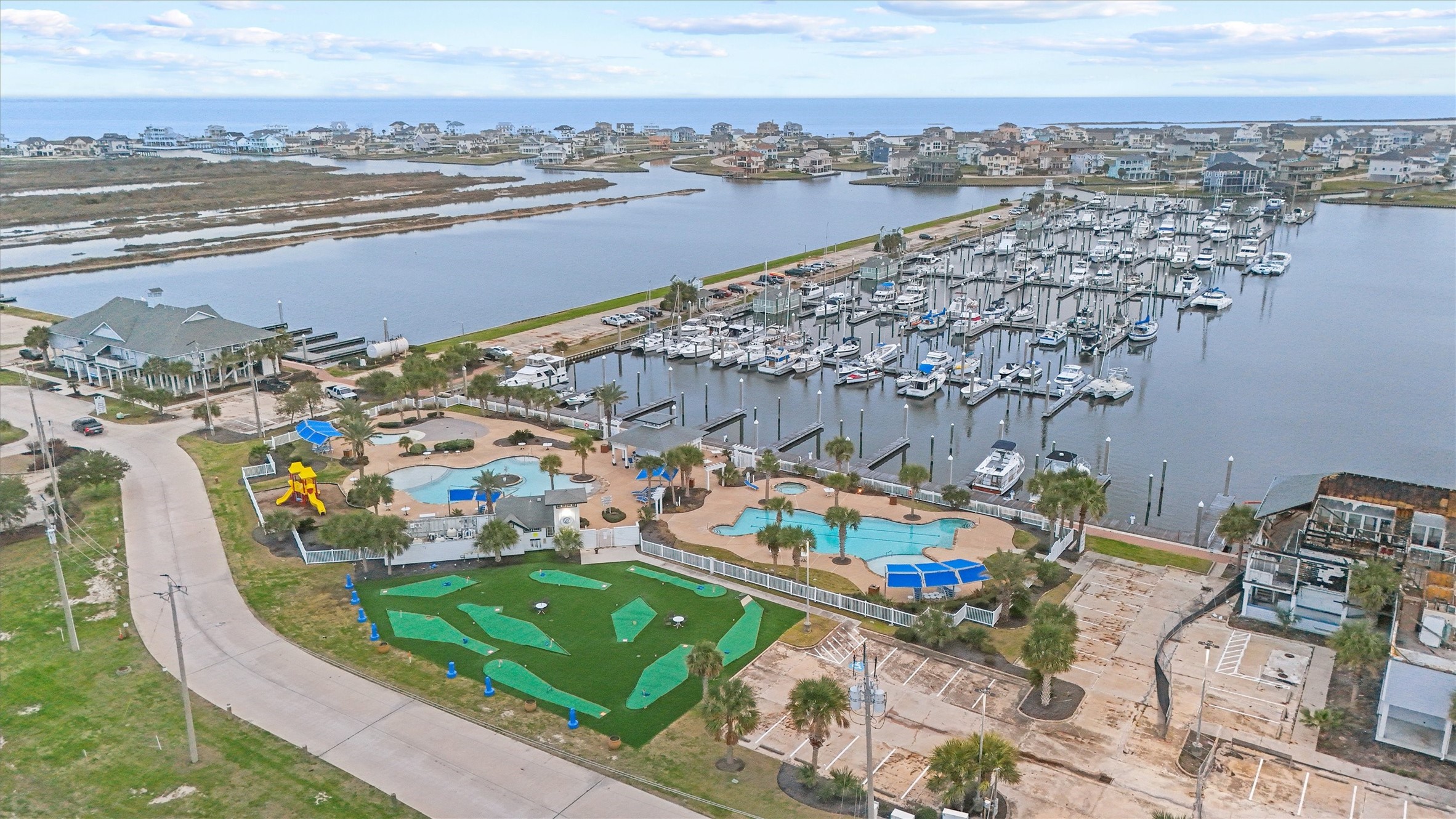 Ample amenities at Harborwalk! swim center, flamingo bar, biking trails, fish cleaning station and more!