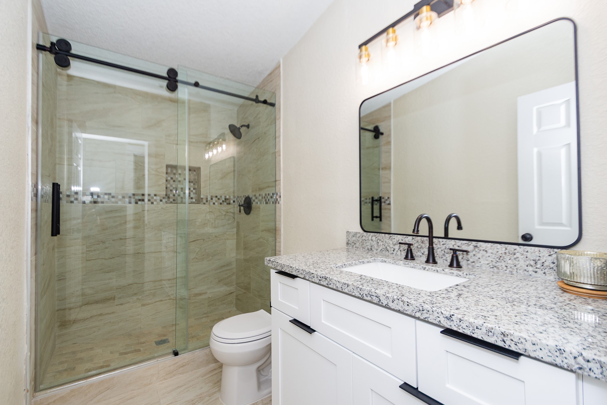 10023 S Country Drive, Alvin, TX 77511