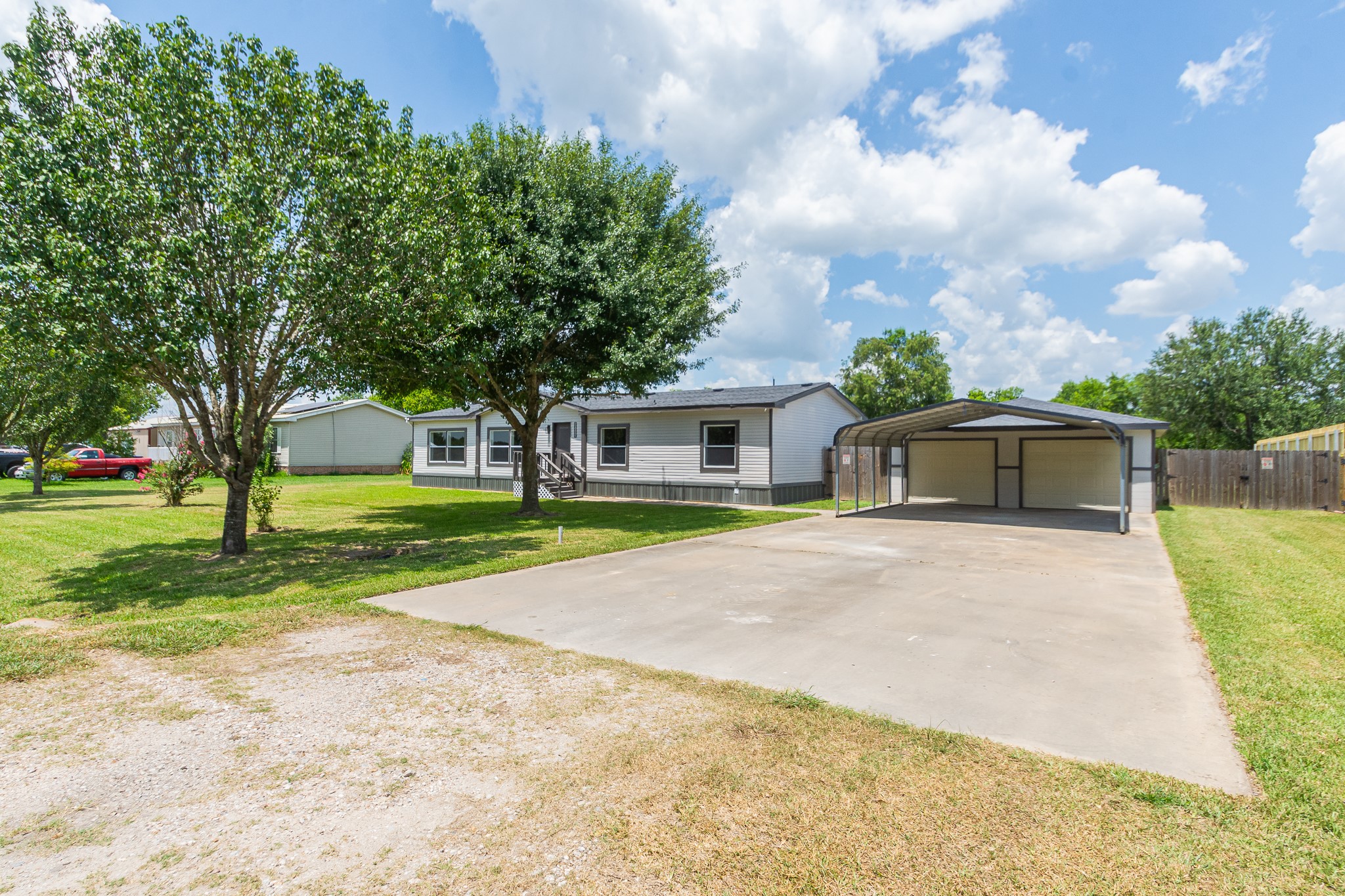 10023 S Country Drive, Alvin, TX 77511