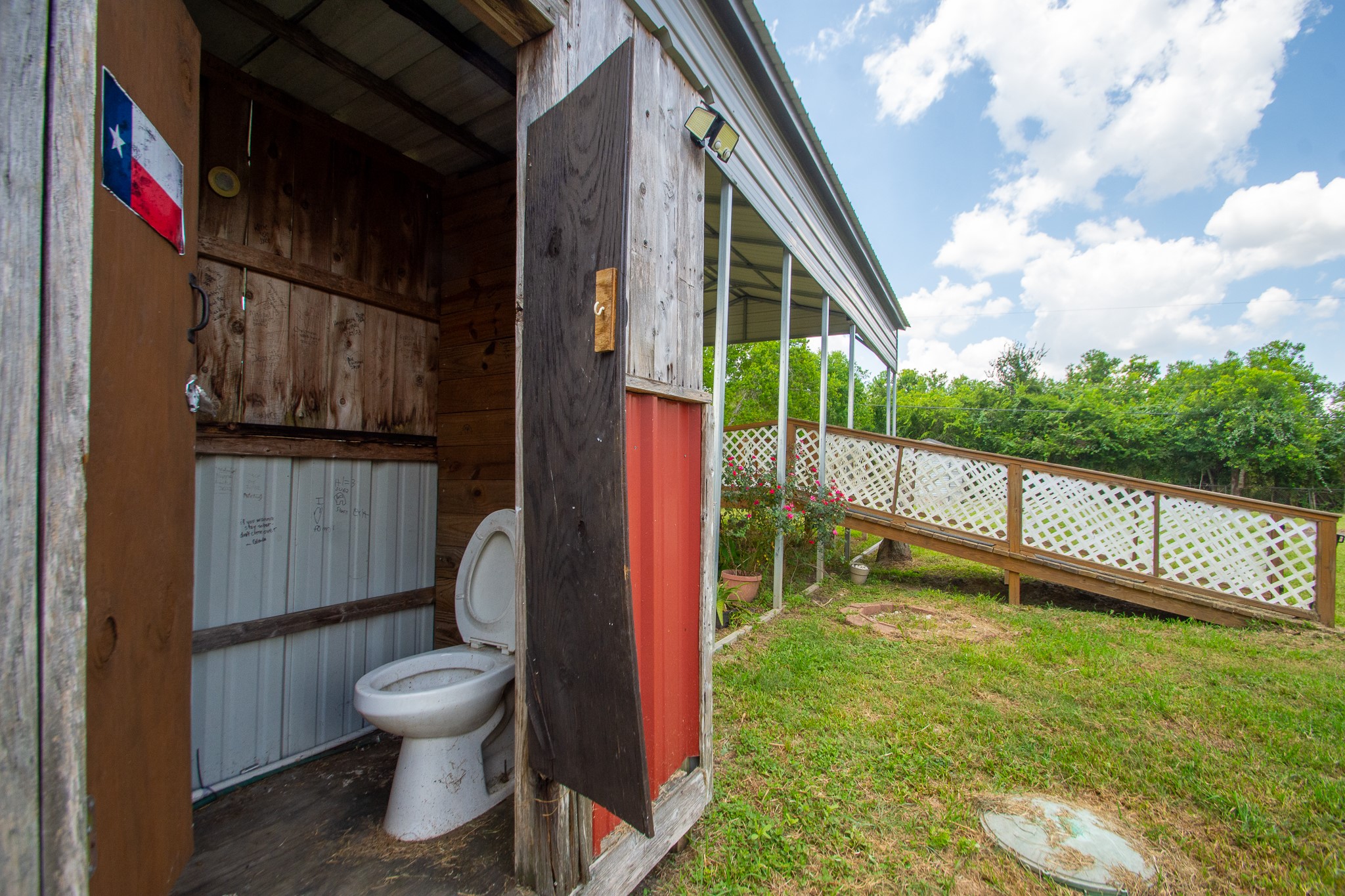 10023 S Country Drive, Alvin, TX 77511