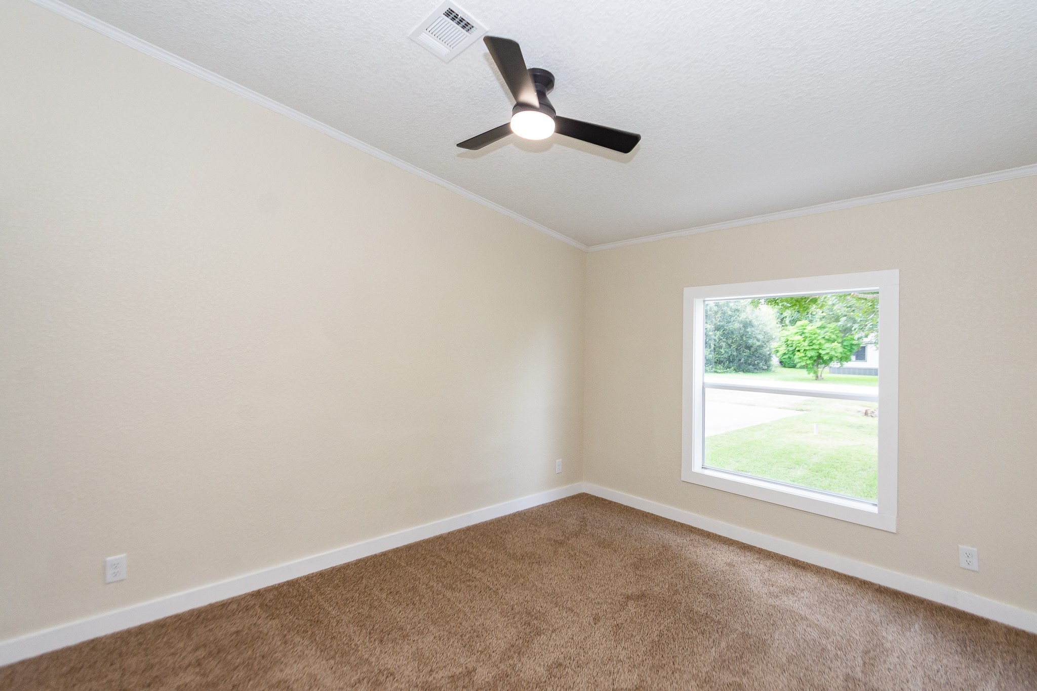 10023 S Country Drive, Alvin, TX 77511