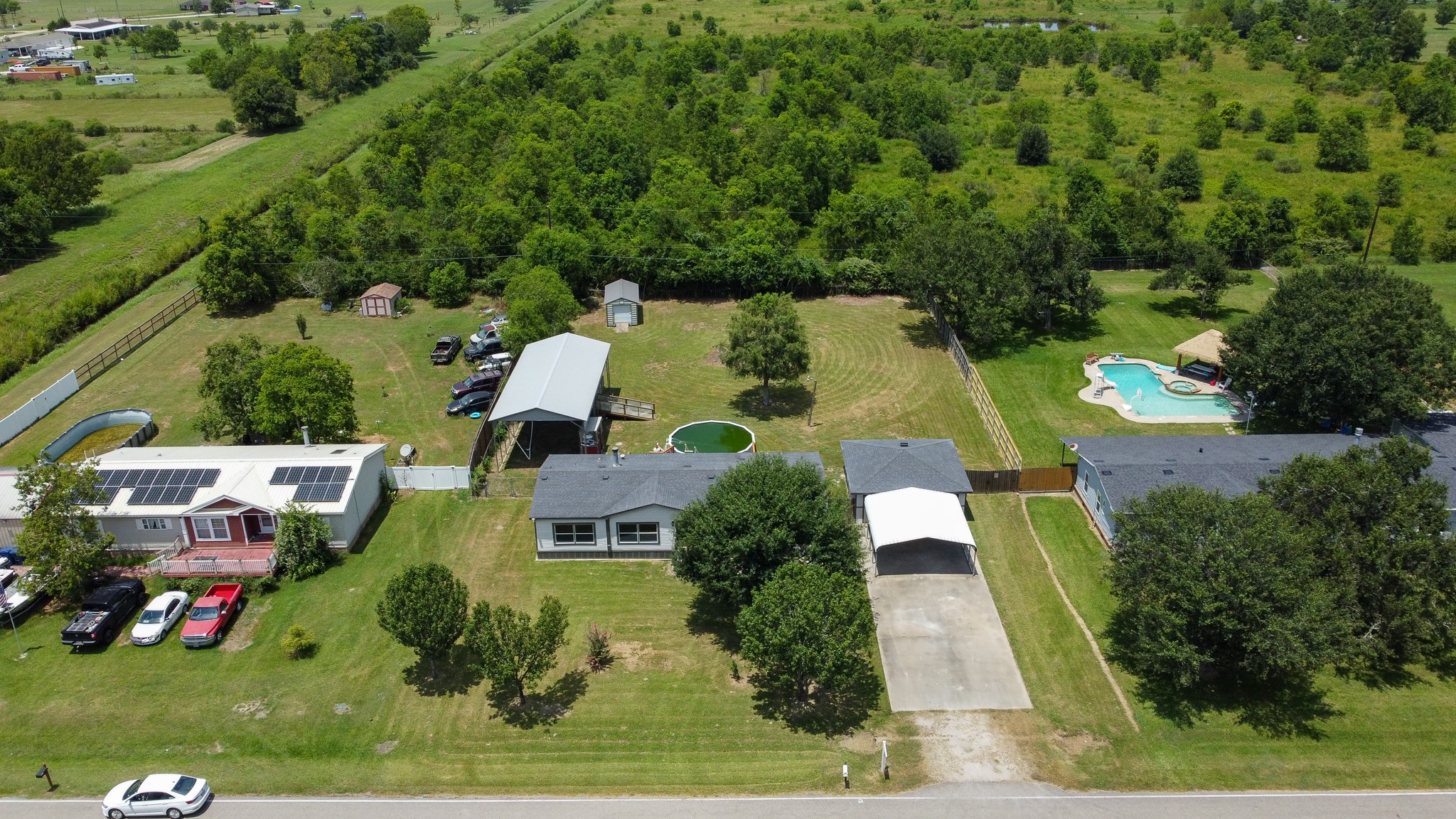 10023 S Country Drive, Alvin, TX 77511 10023 S Country Drive, Alvin, TX 77511
