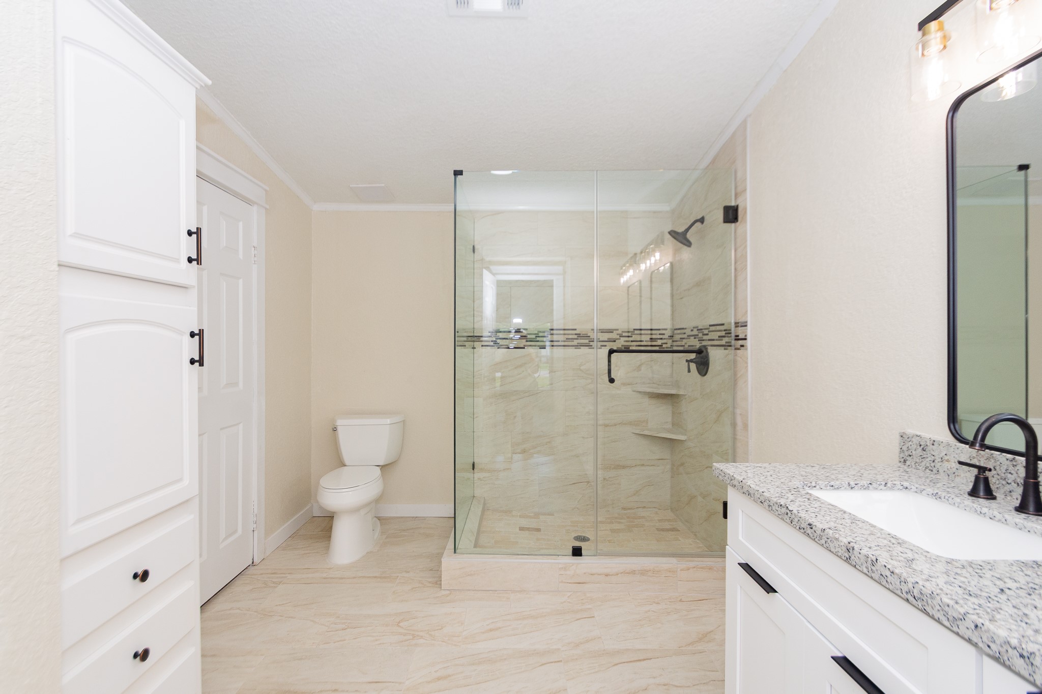 10023 S Country Drive, Alvin, TX 77511