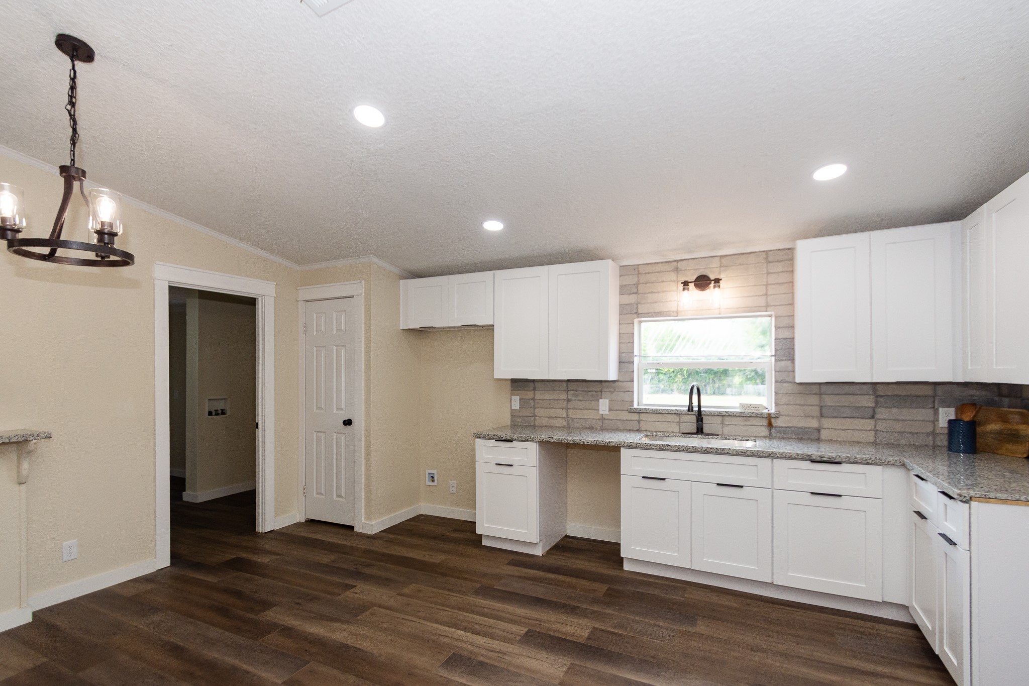 10023 S Country Drive, Alvin, TX 77511