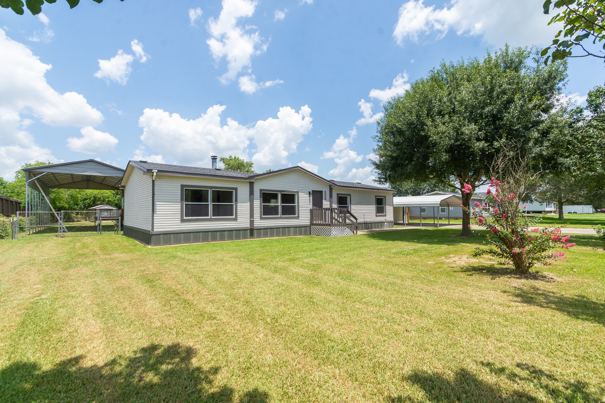 10023 S Country Drive, Alvin, TX 77511