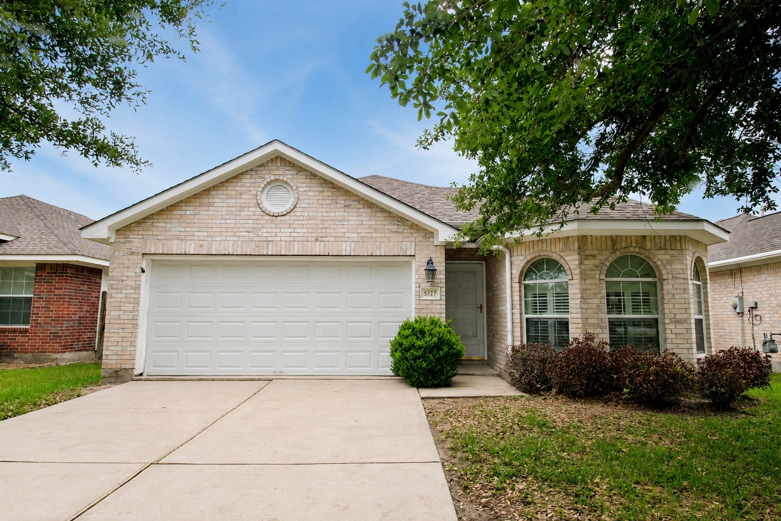 Welcome to 5727 Rose Rock Canyon Dr!