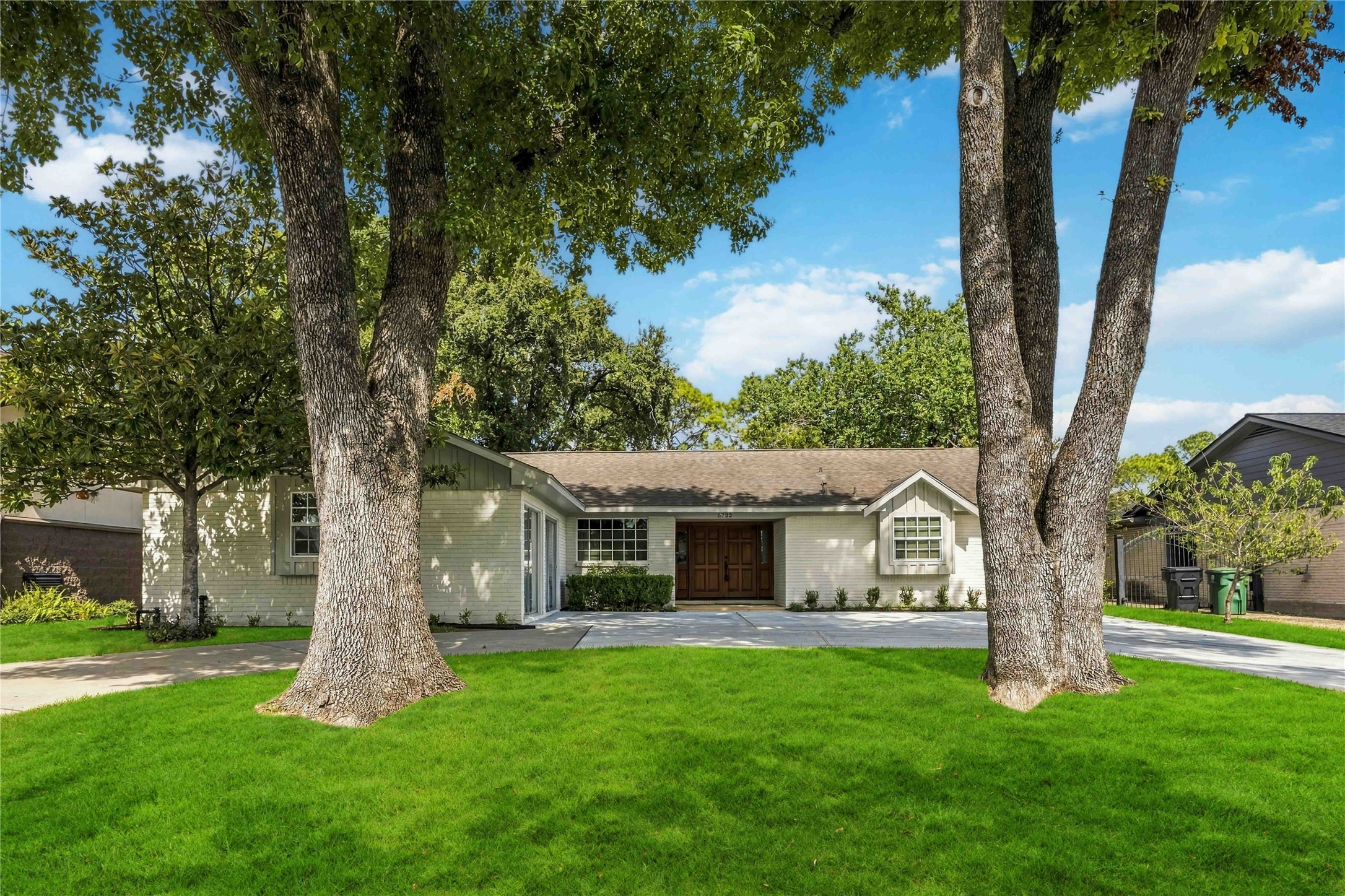 Beautifully maintained mature landscaping!