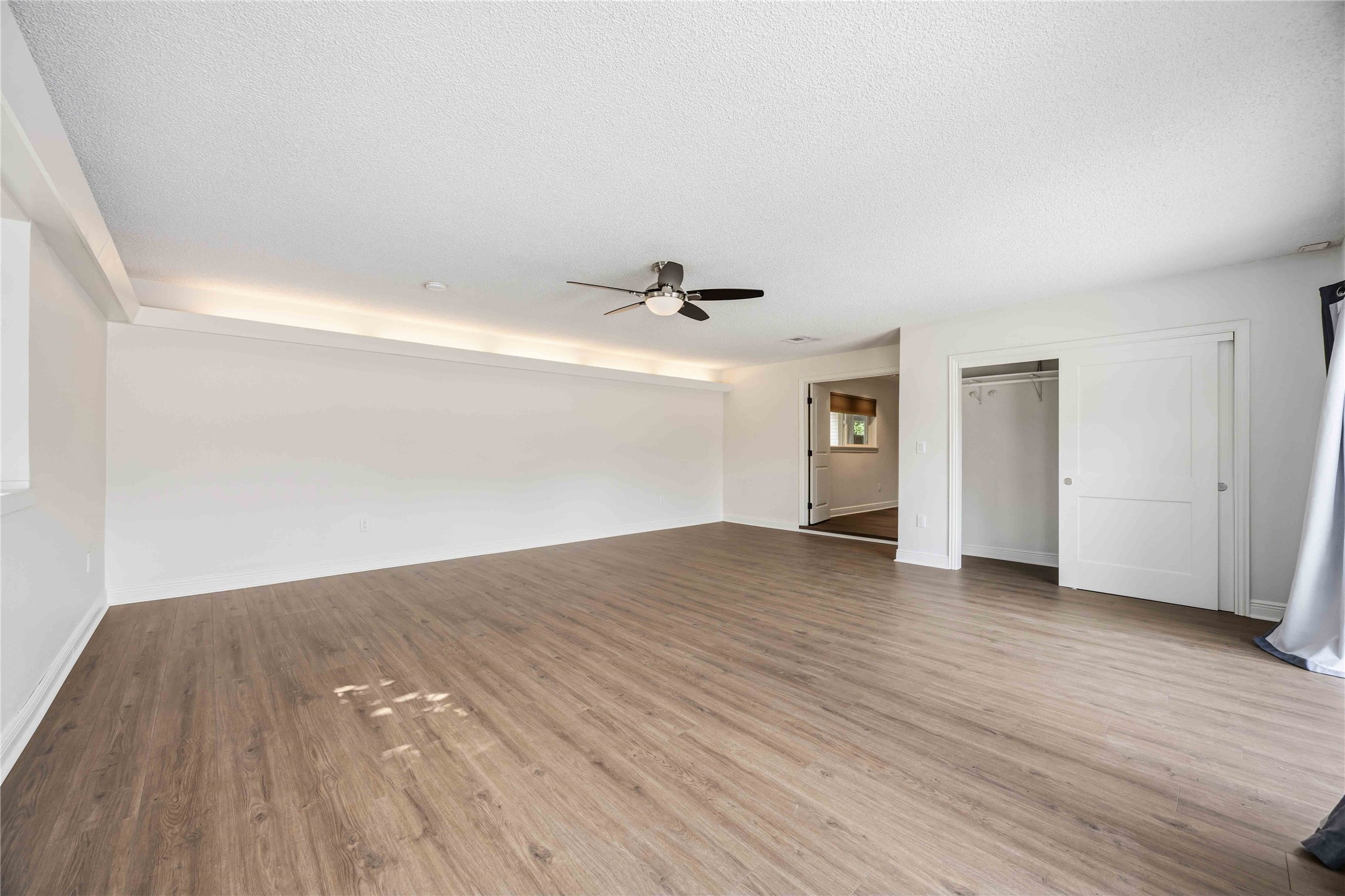 Enormous air-conditioned flex/bonus room w/ closet! Ideal for a game room, 2nd living room, gym, office, or whatever space you can imagine!