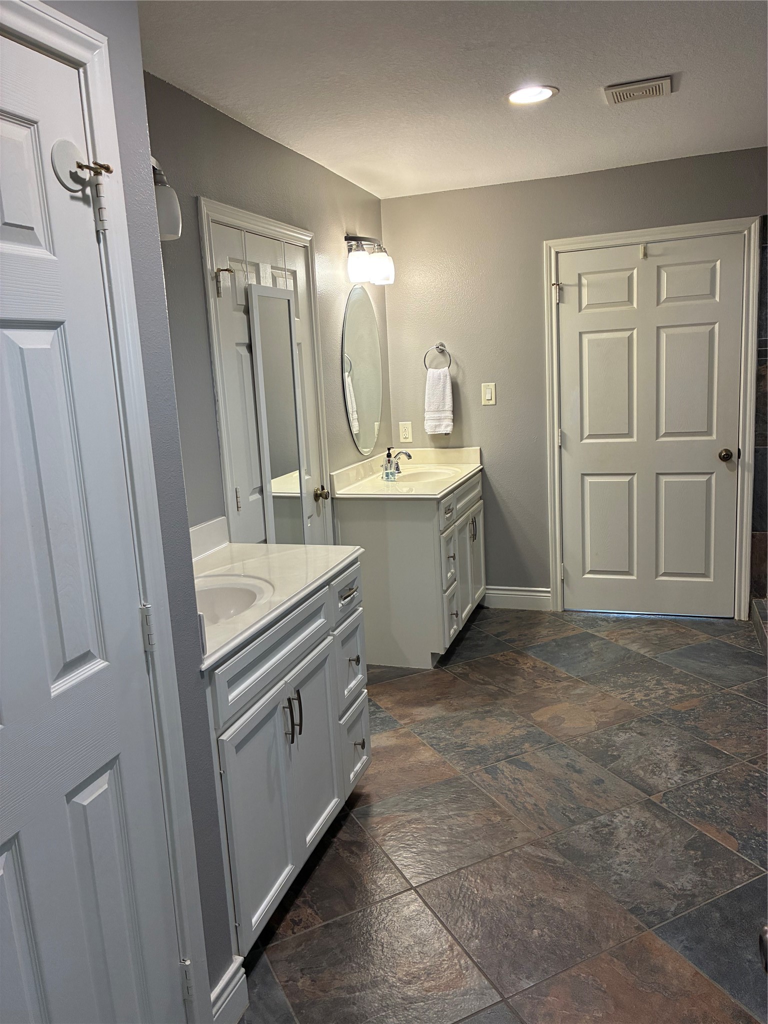 246 Debbie Lane, San Leon, TX 77539