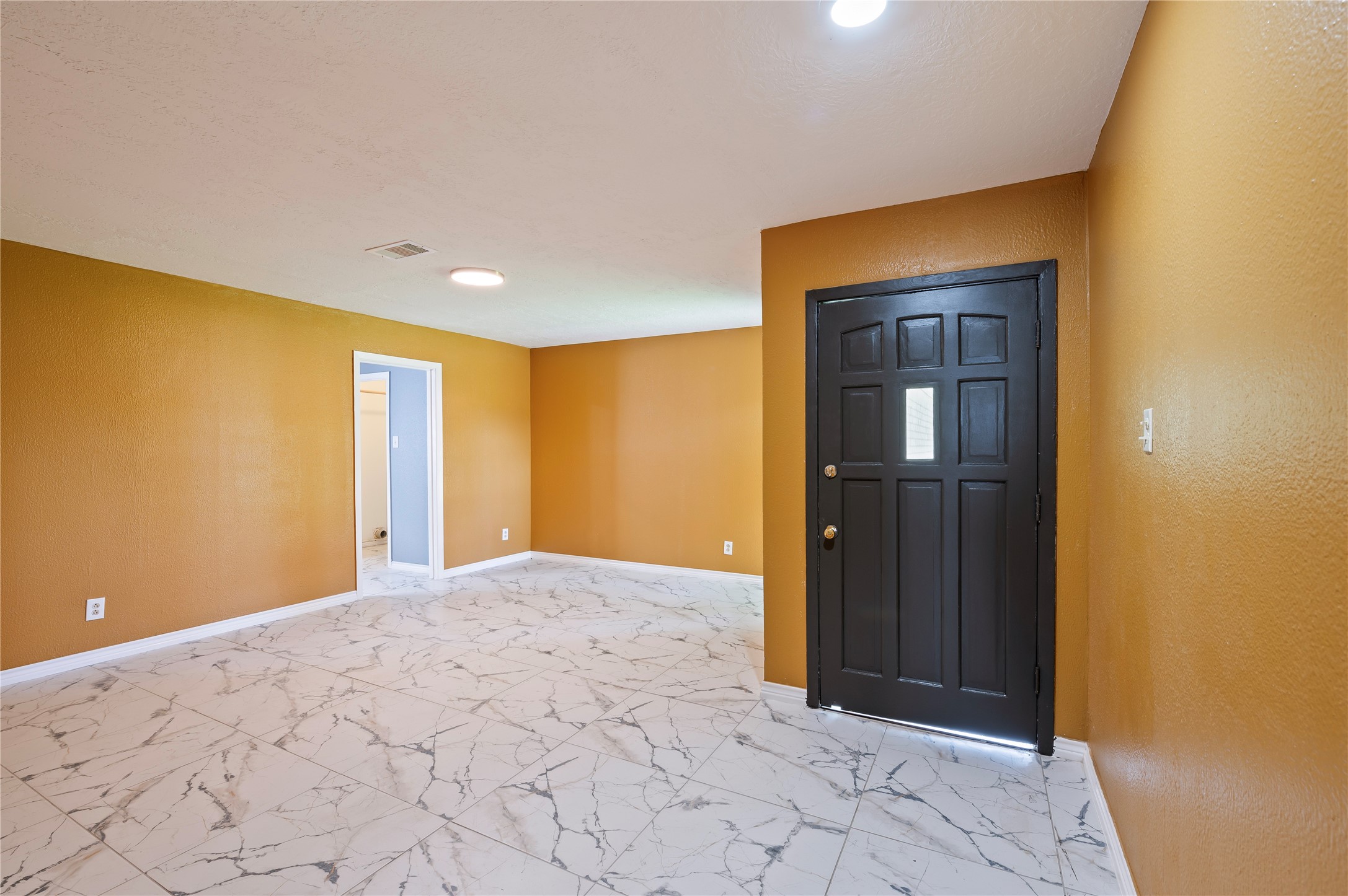 Dining room right off of entry Dining room right off of entry