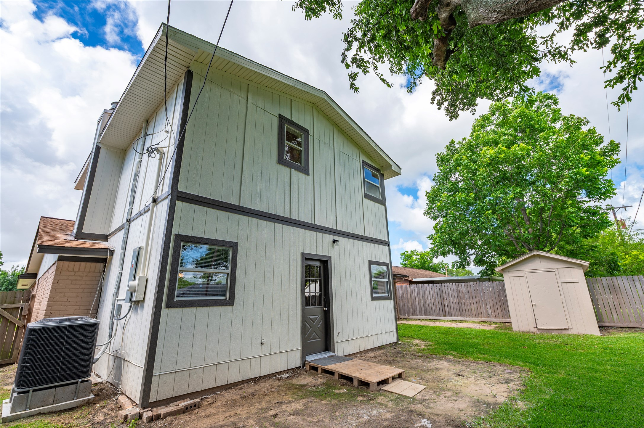 2402 21st Avenue N, Texas City, TX 77590