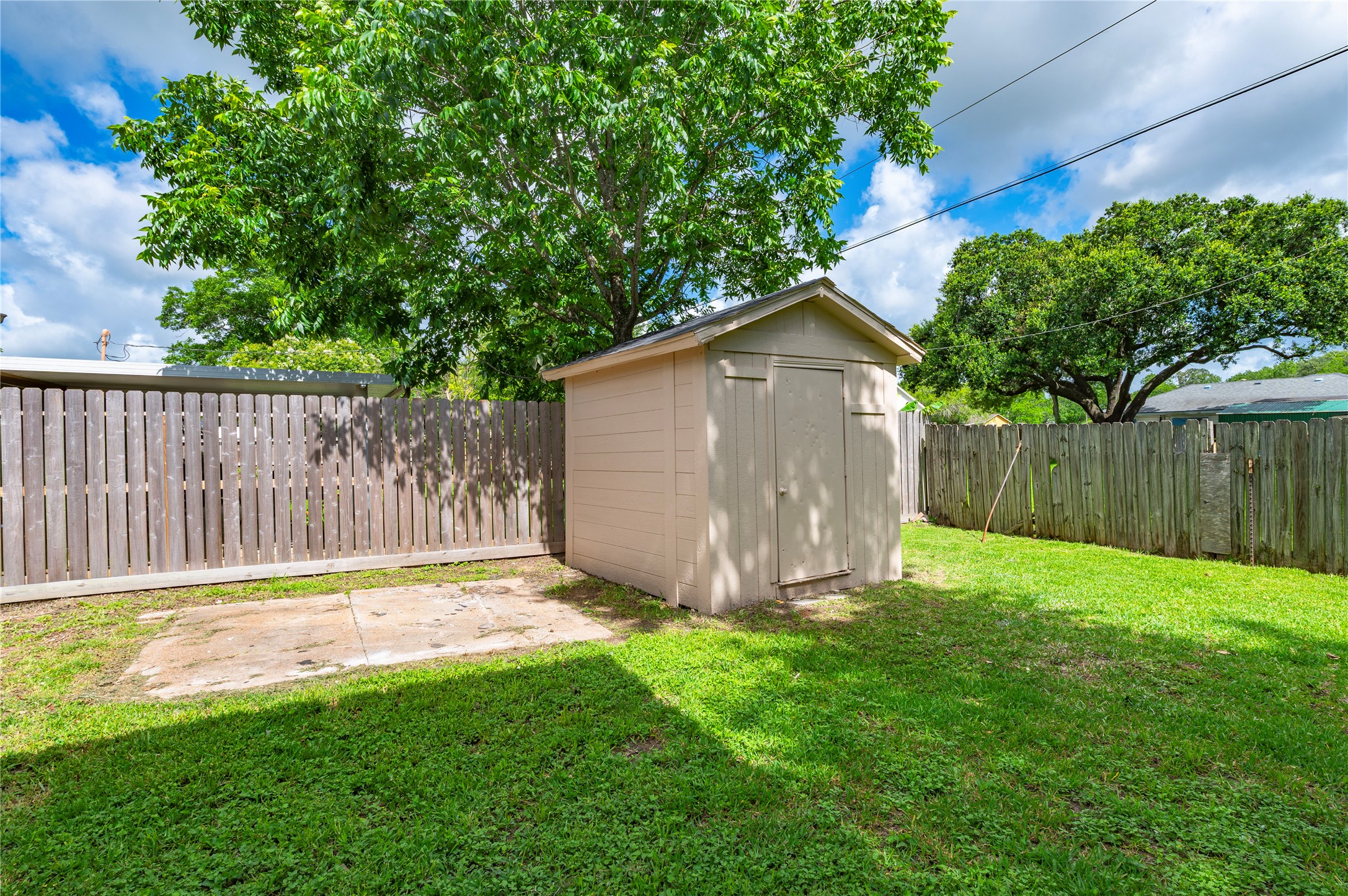 2402 21st Avenue N, Texas City, TX 77590