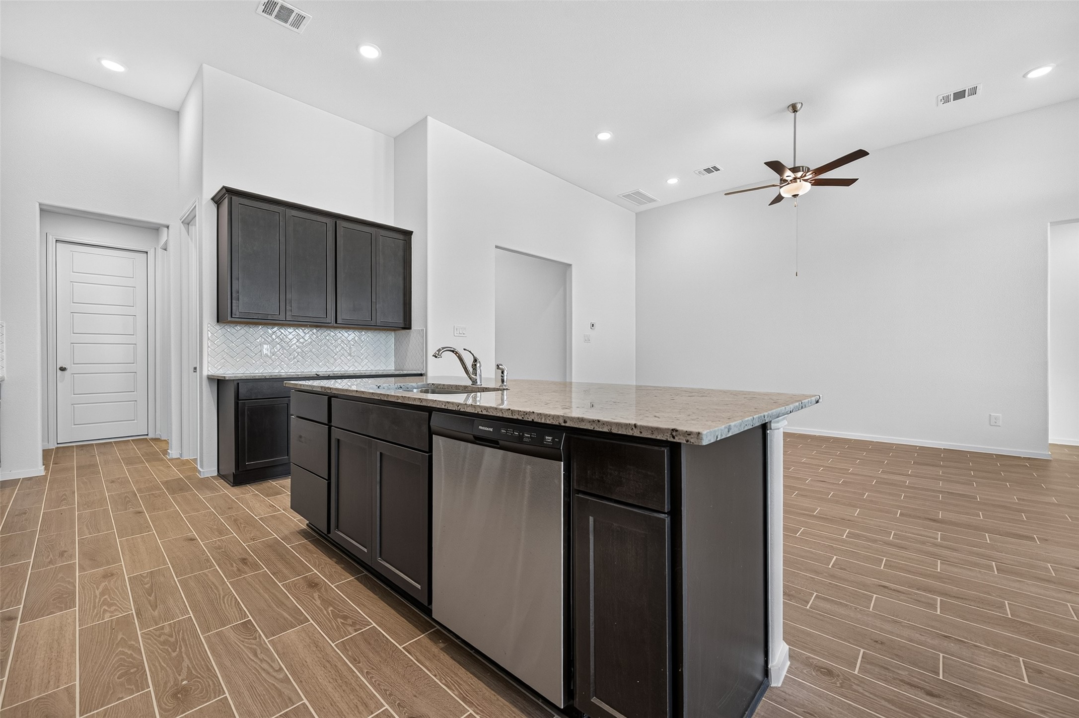 1052 Apple Ridge Road, Magnolia, TX 77355