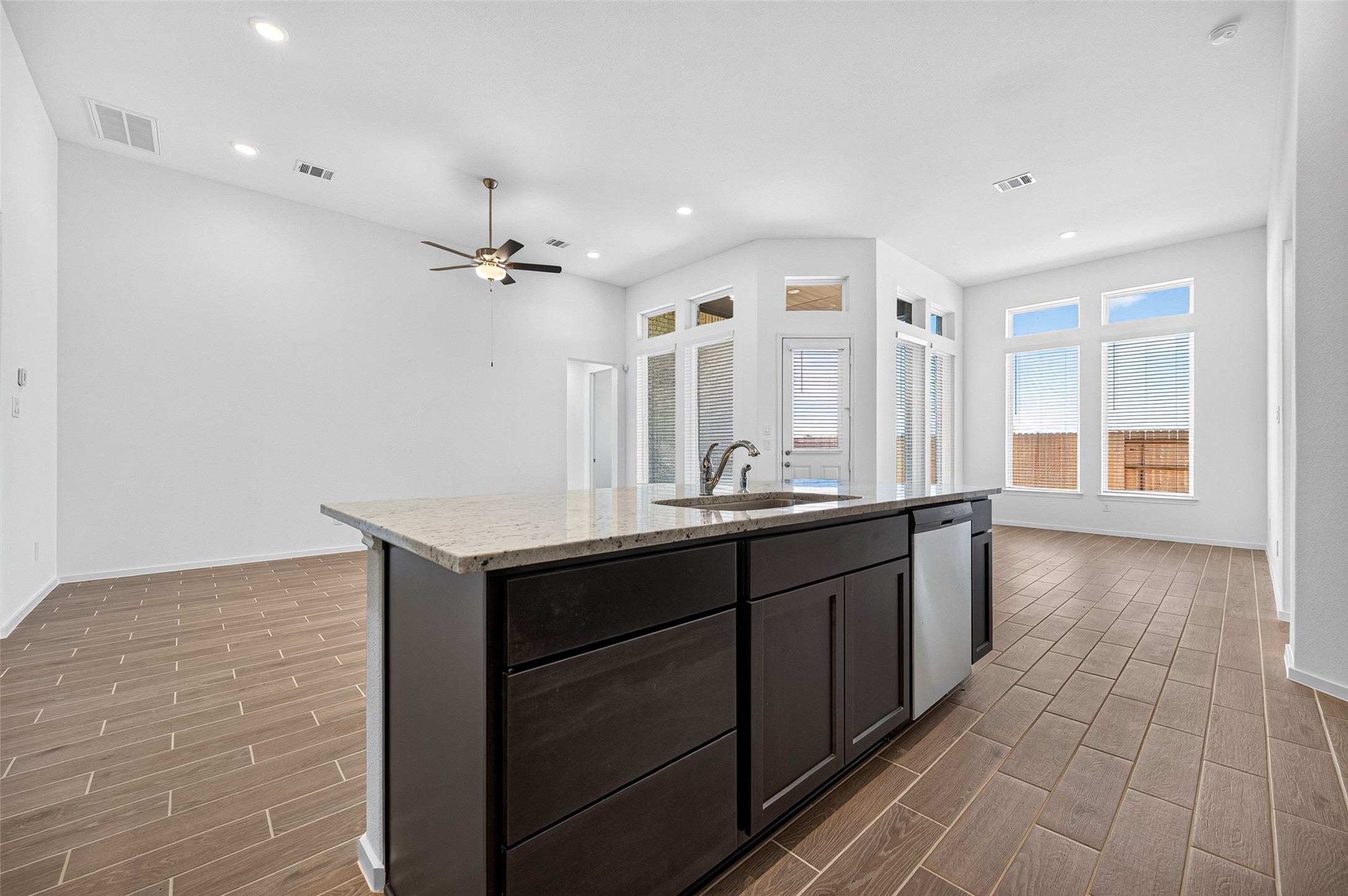 1052 Apple Ridge Road, Magnolia, TX 77355