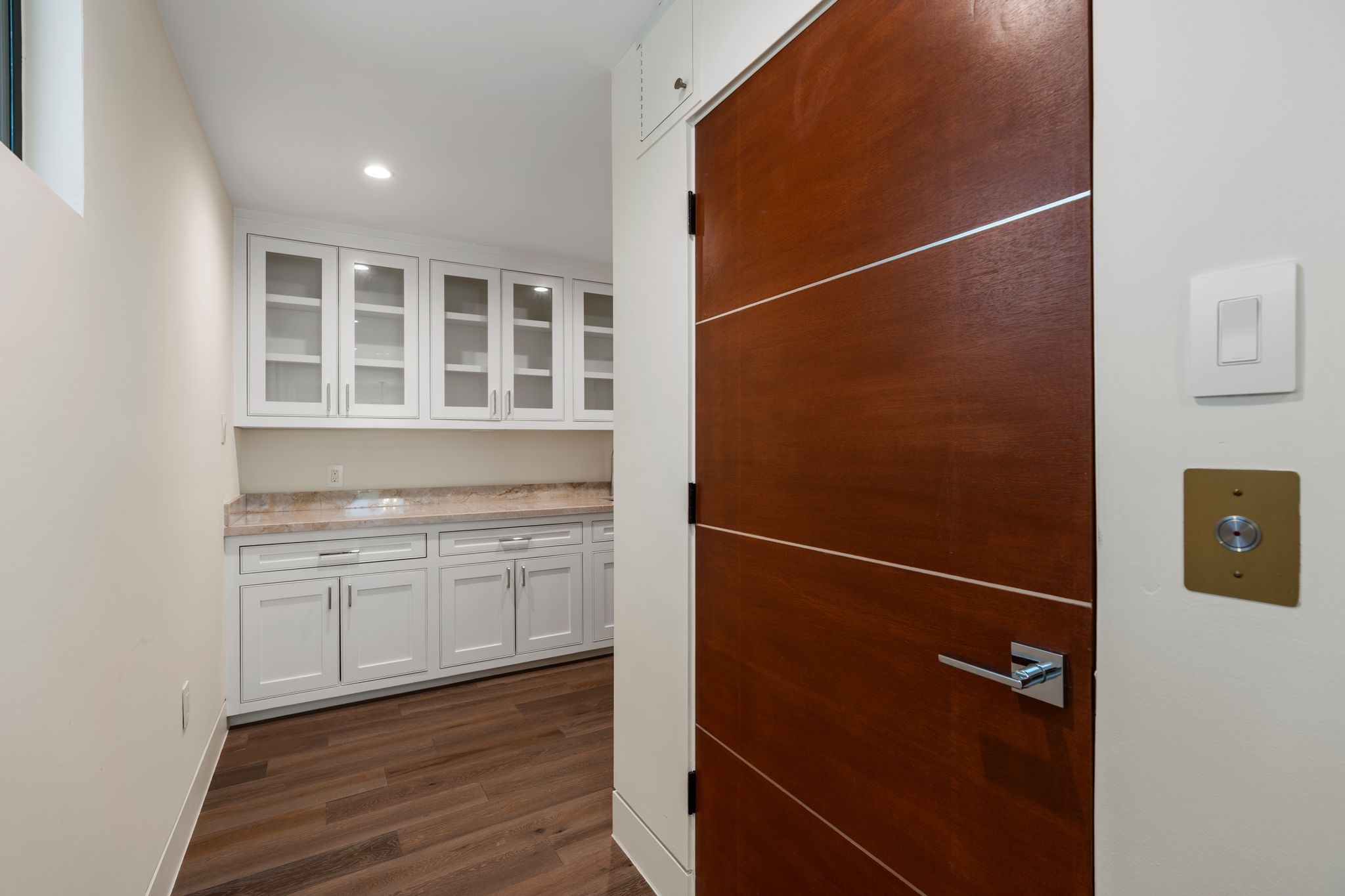 Terrace Level : Elevator Access
