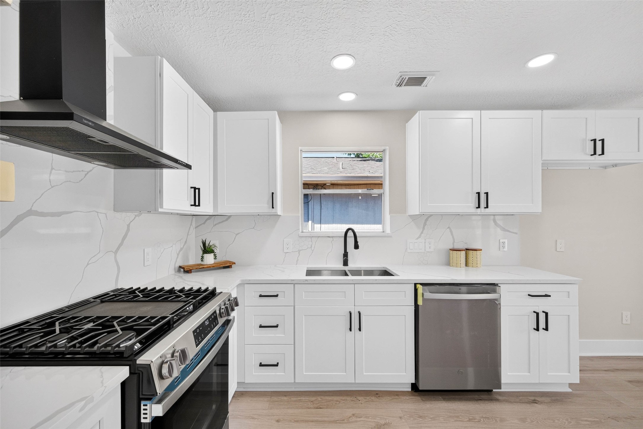 1723 Oak Ridge Drive, Kemah, TX 77565