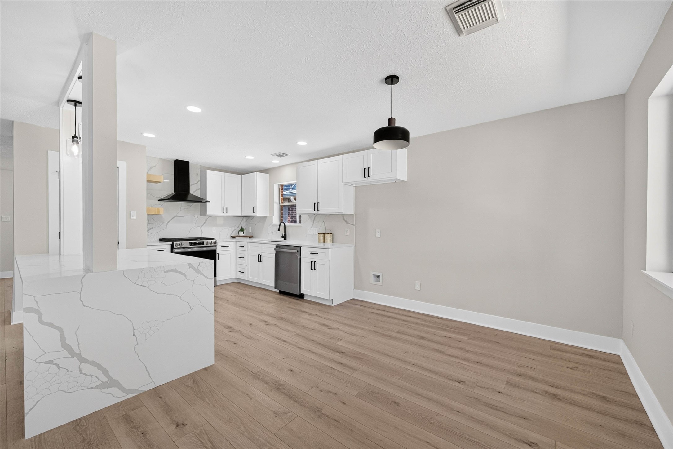 1723 Oak Ridge Drive, Kemah, TX 77565