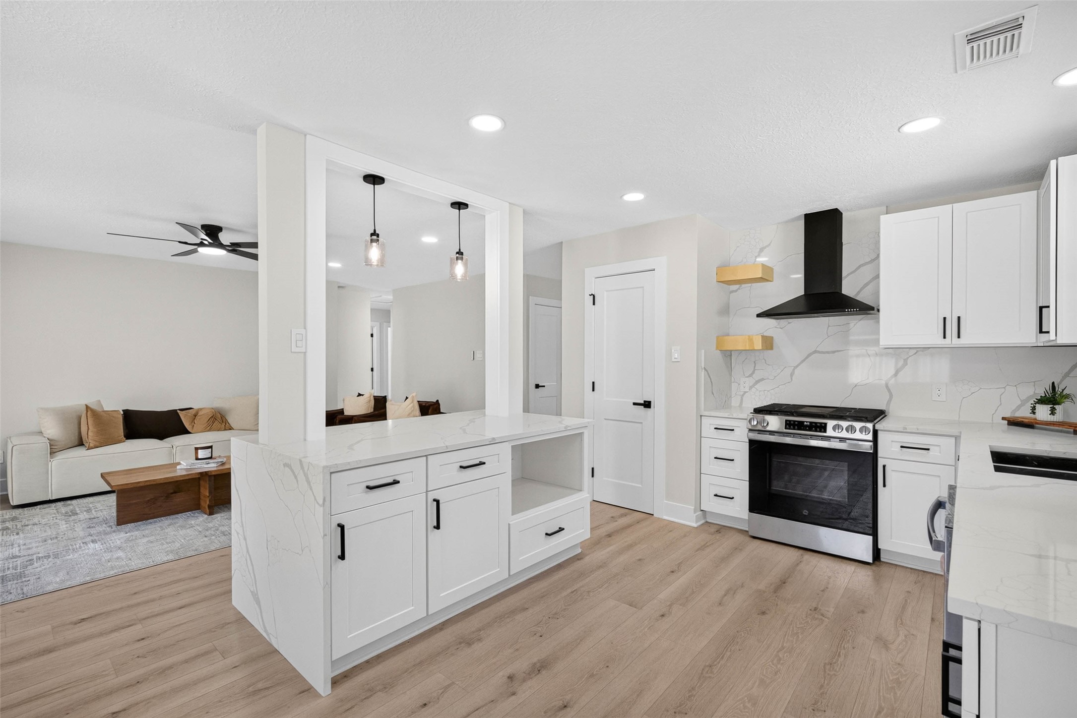 1723 Oak Ridge Drive, Kemah, TX 77565