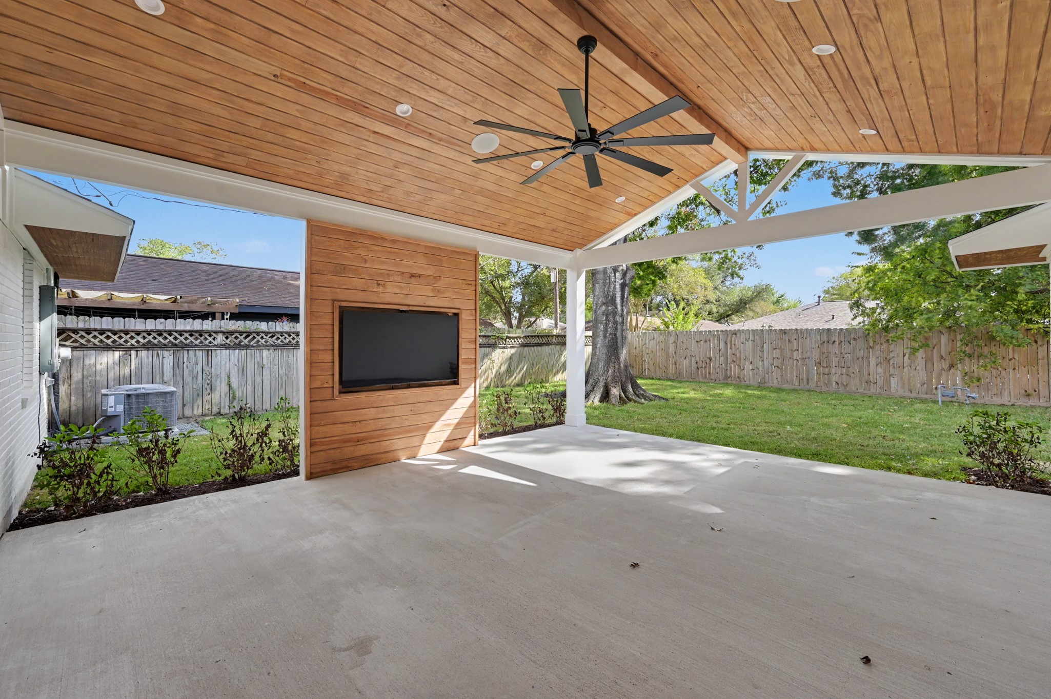 2311 Cheshire Lane, Houston, TX 77018