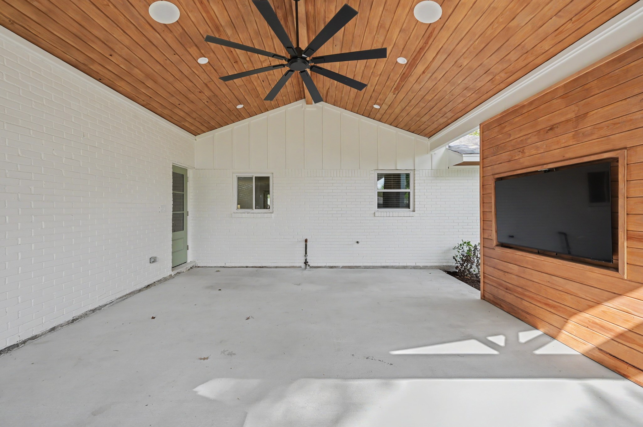 2311 Cheshire Lane, Houston, TX 77018