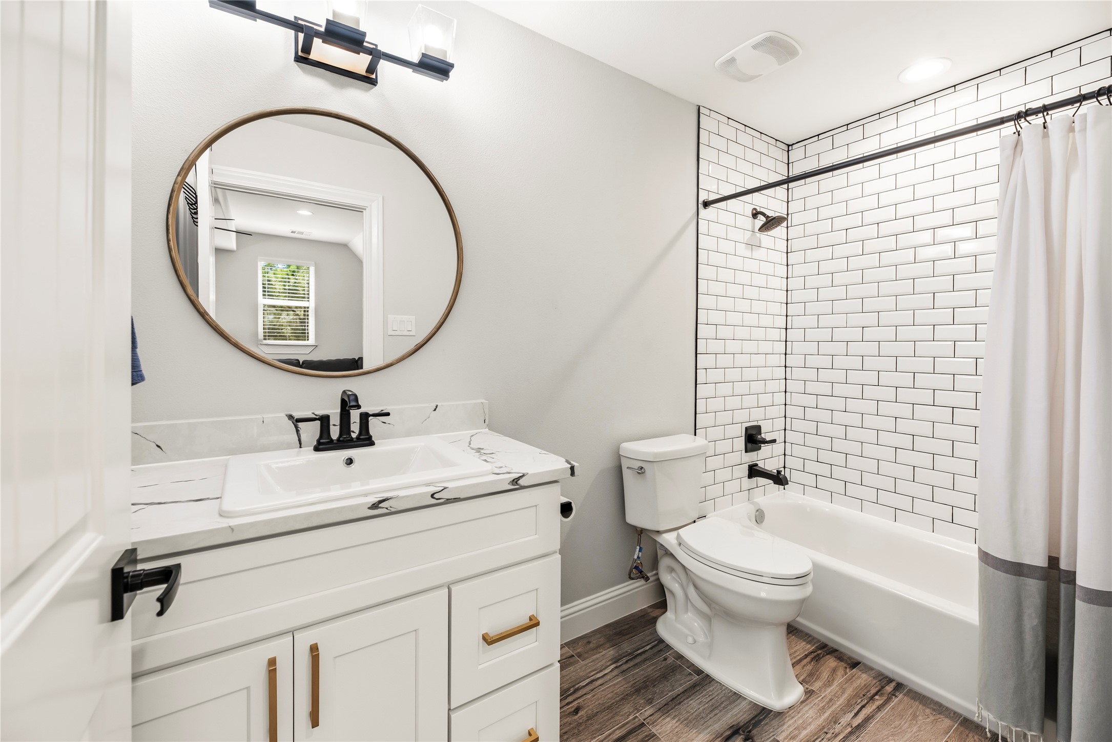 Second floor full bath