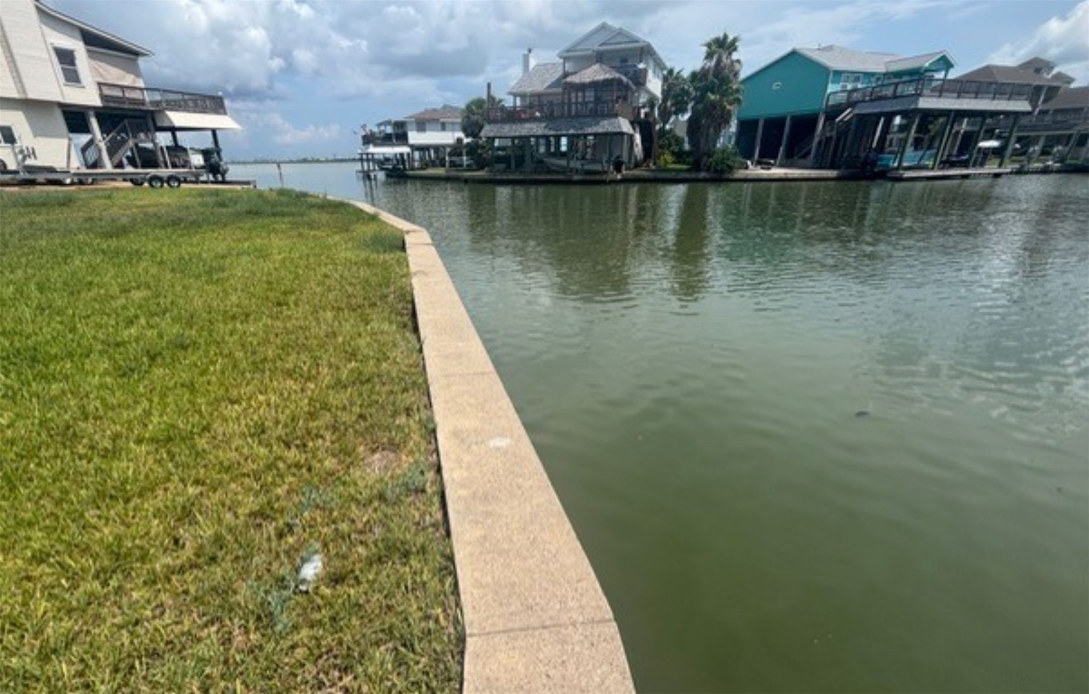 422 TAHITI Road, Tiki Island, TX 77554