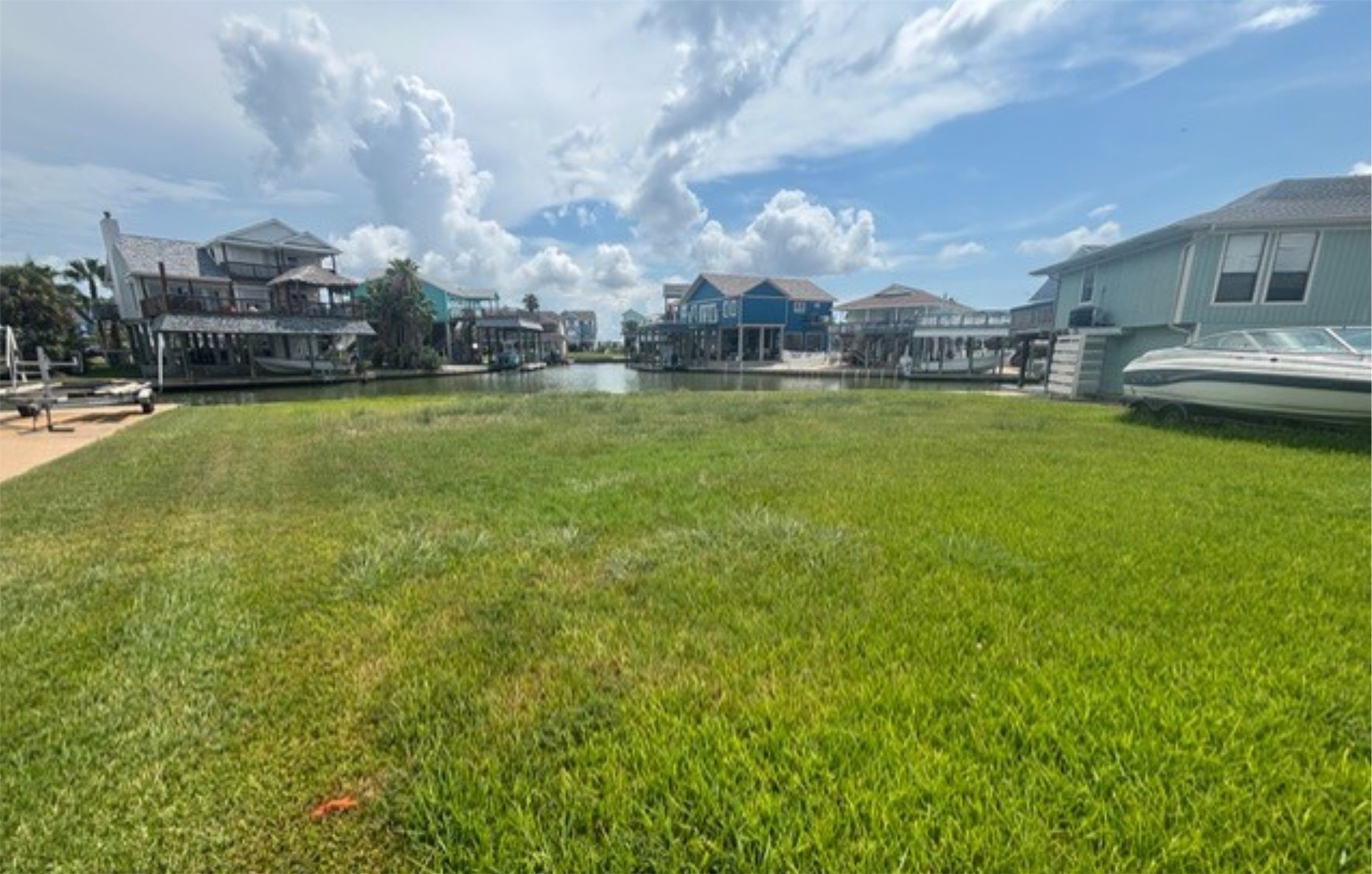 422 TAHITI Road, Tiki Island, TX 77554