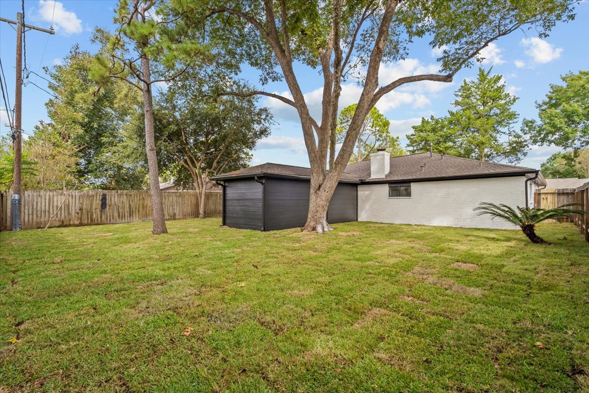 5933 Sanford Rd, Houston, TX 77096