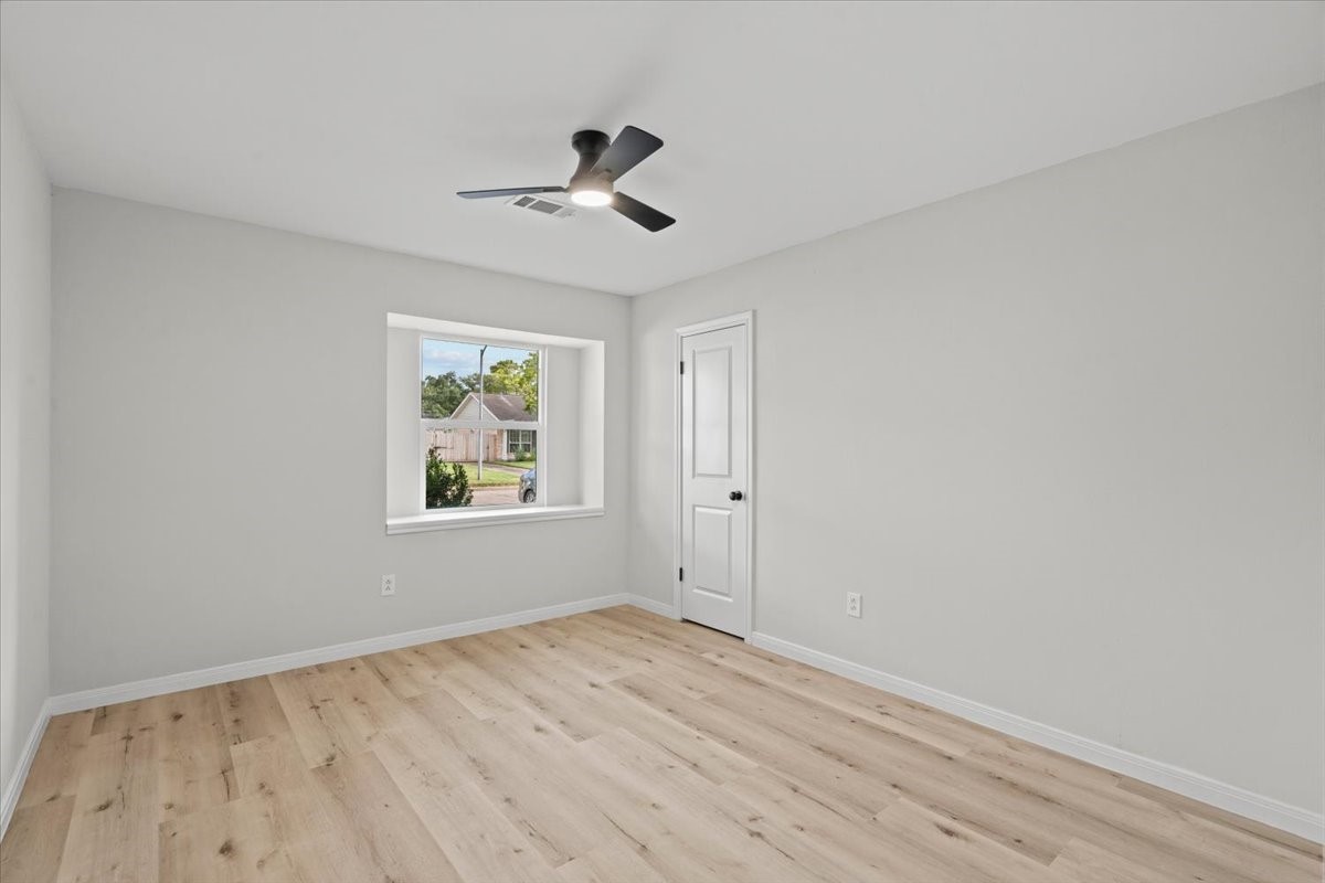5933 Sanford Rd, Houston, TX 77096