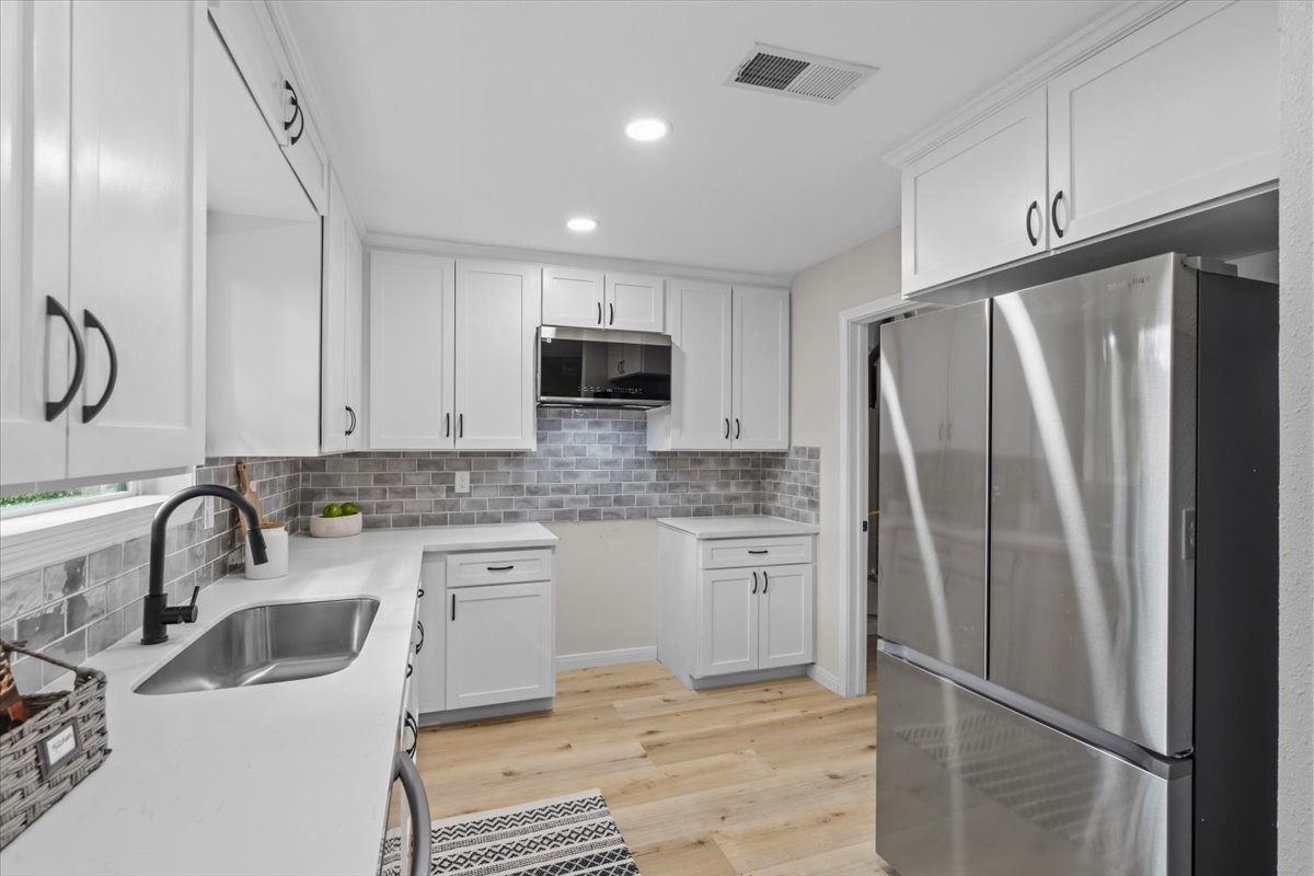 5933 Sanford Rd, Houston, TX 77096