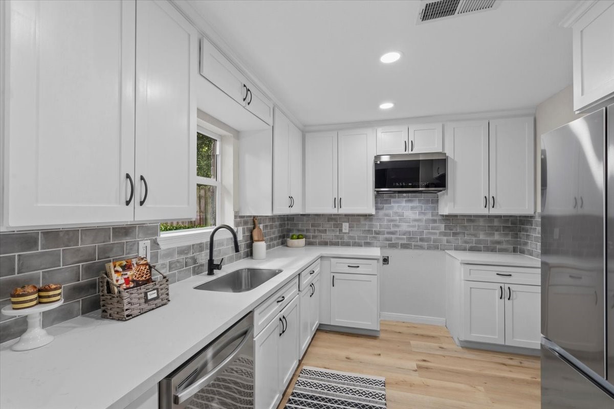 5933 Sanford Rd, Houston, TX 77096
