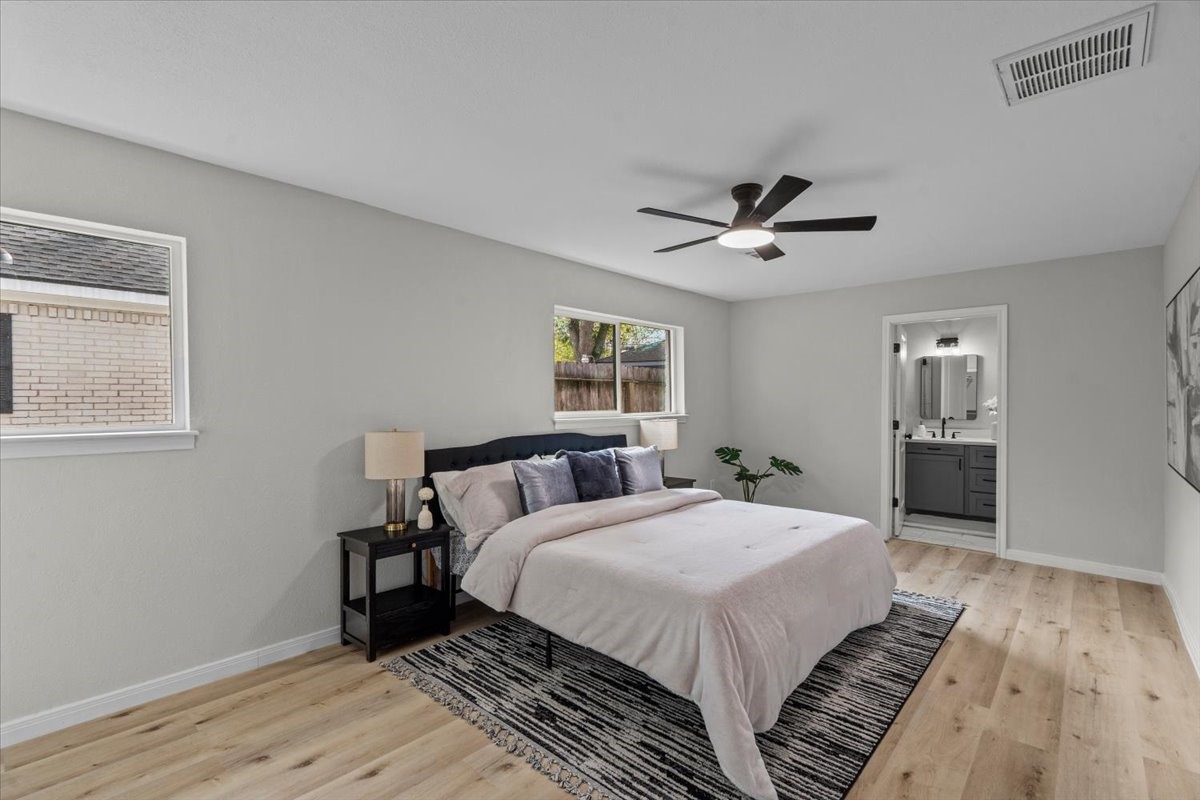 5933 Sanford Rd, Houston, TX 77096