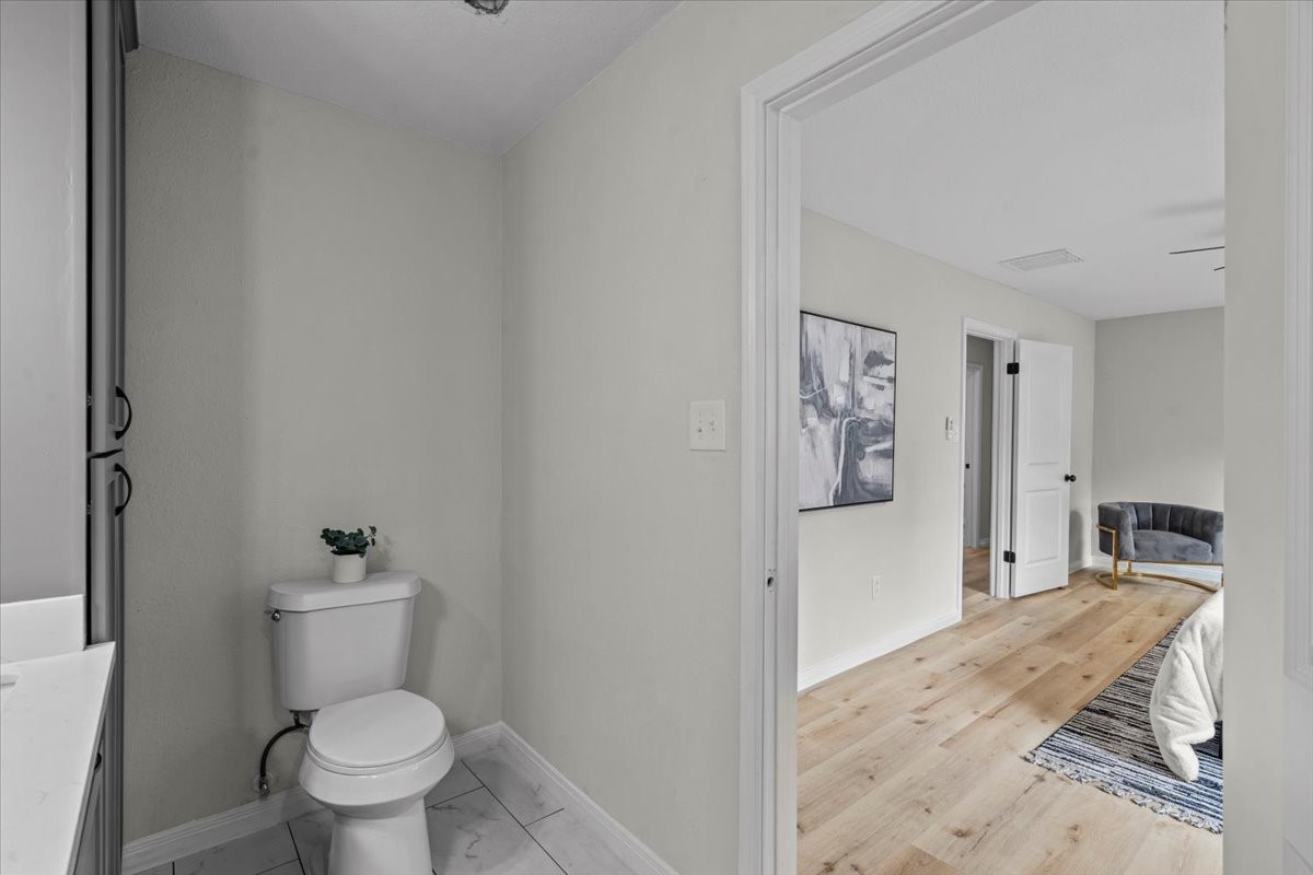 5933 Sanford Rd, Houston, TX 77096