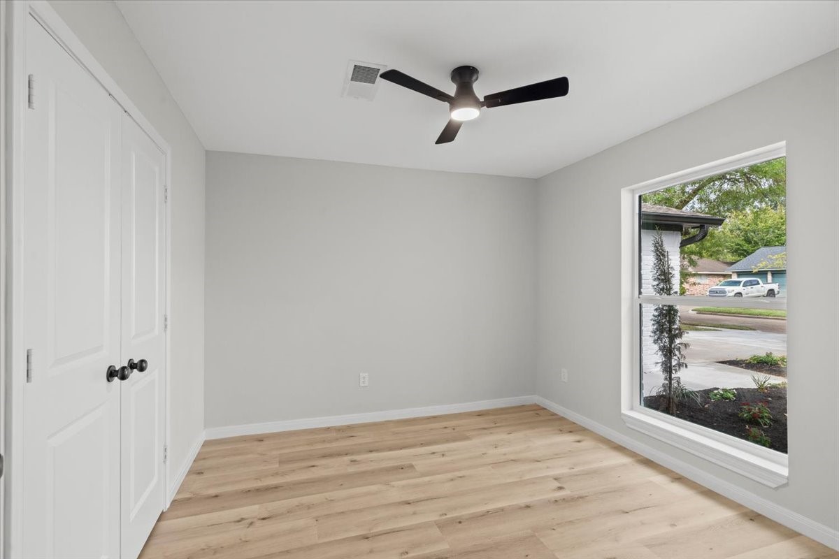 5933 Sanford Rd, Houston, TX 77096