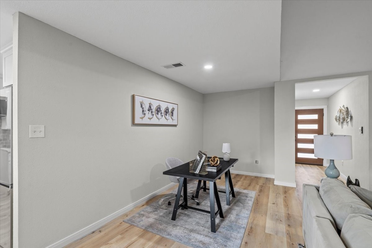 5933 Sanford Rd, Houston, TX 77096