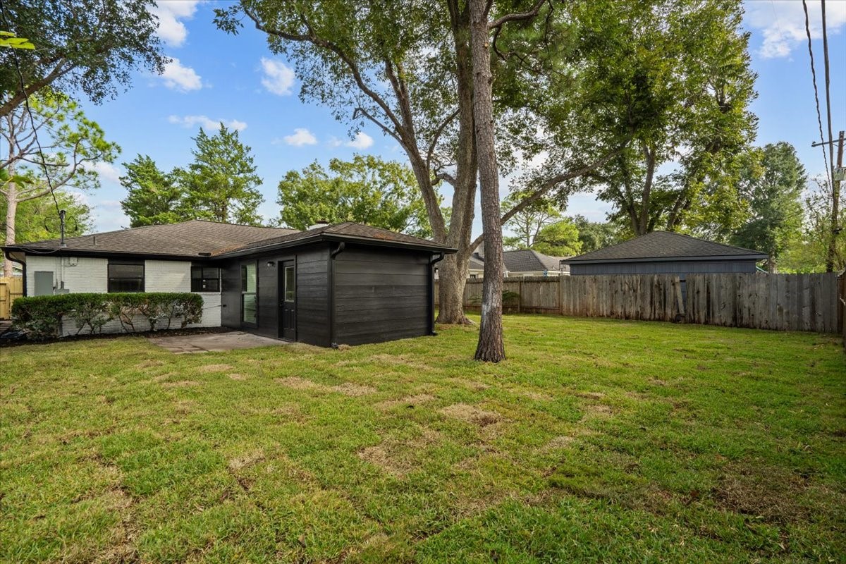 5933 Sanford Rd, Houston, TX 77096