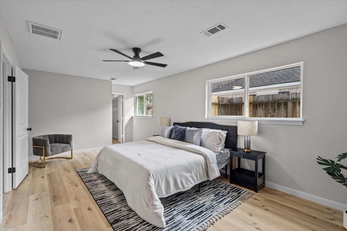 5933 Sanford Rd, Houston, TX 77096