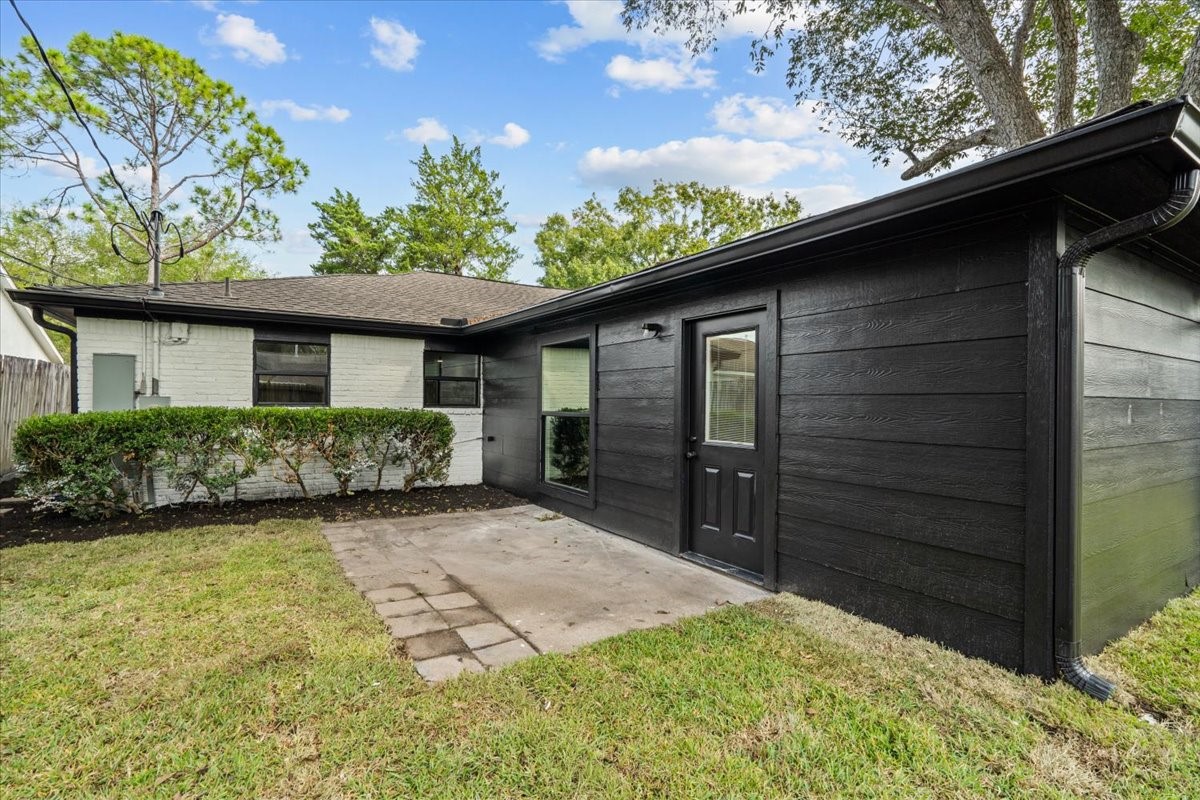 5933 Sanford Rd, Houston, TX 77096