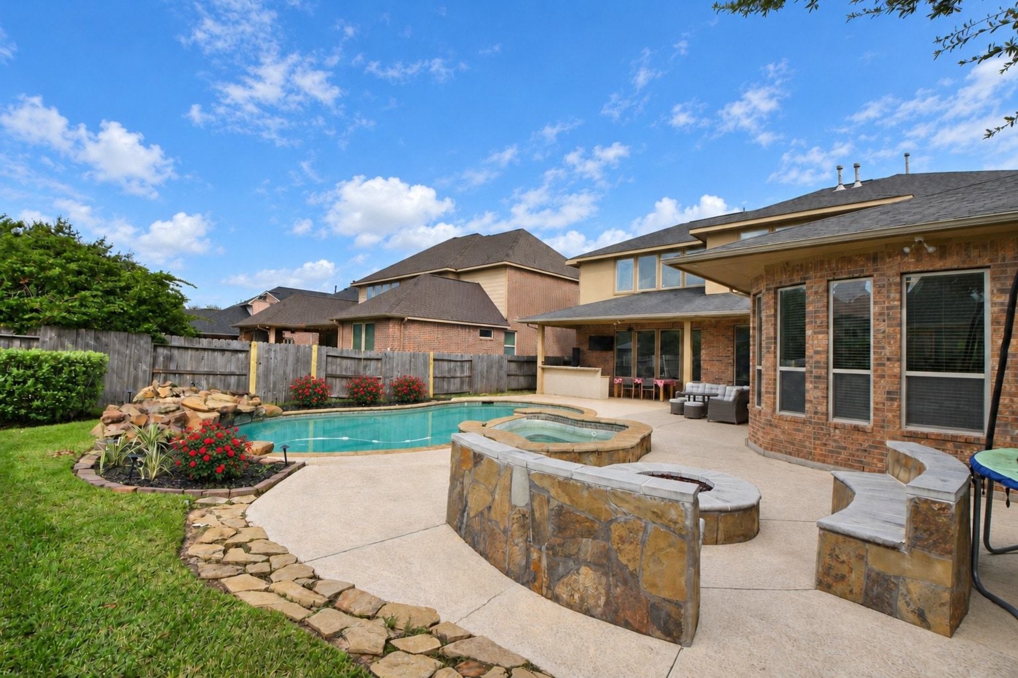 Gas firepit