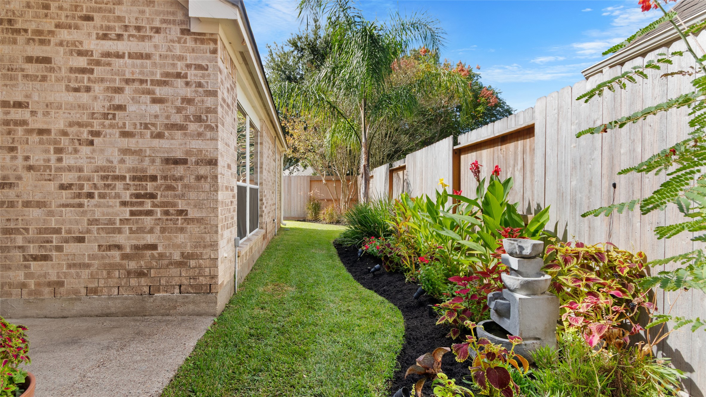 Beautiful lush landscaping off the breakfast room patio.