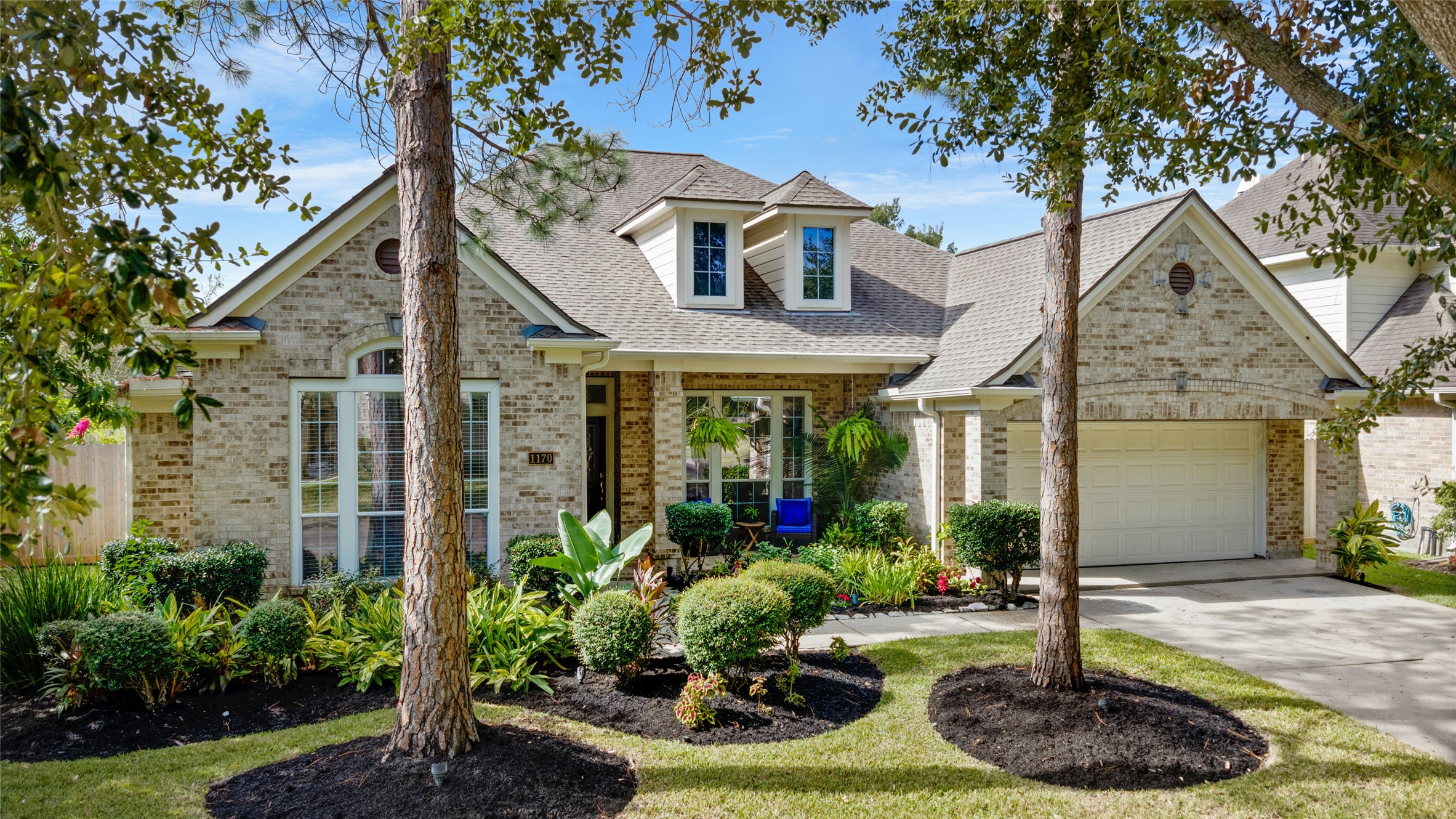 Welcome to the single-story living, with plenty of room to spread out. Welcome to the single-story living, with plenty of room to spread out.