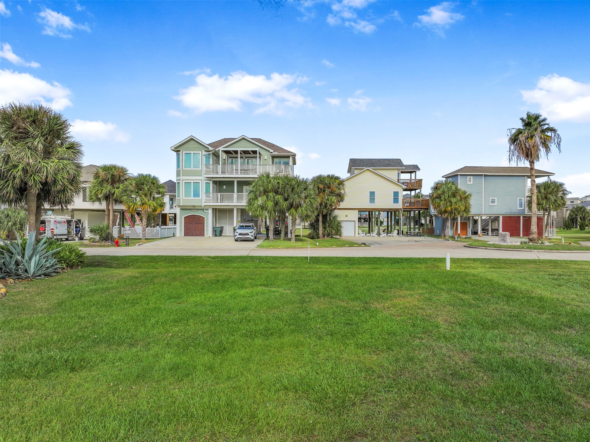 13952 Pirates Beach Boulevard, Galveston, TX 77554
