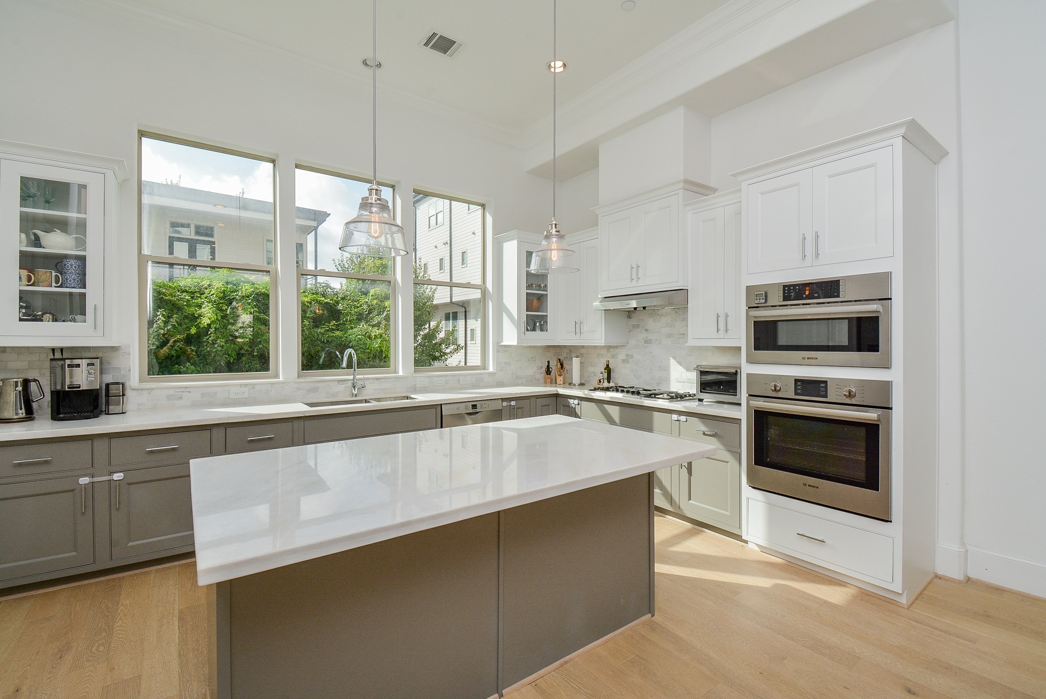 This island kitchen is a cook's delight!