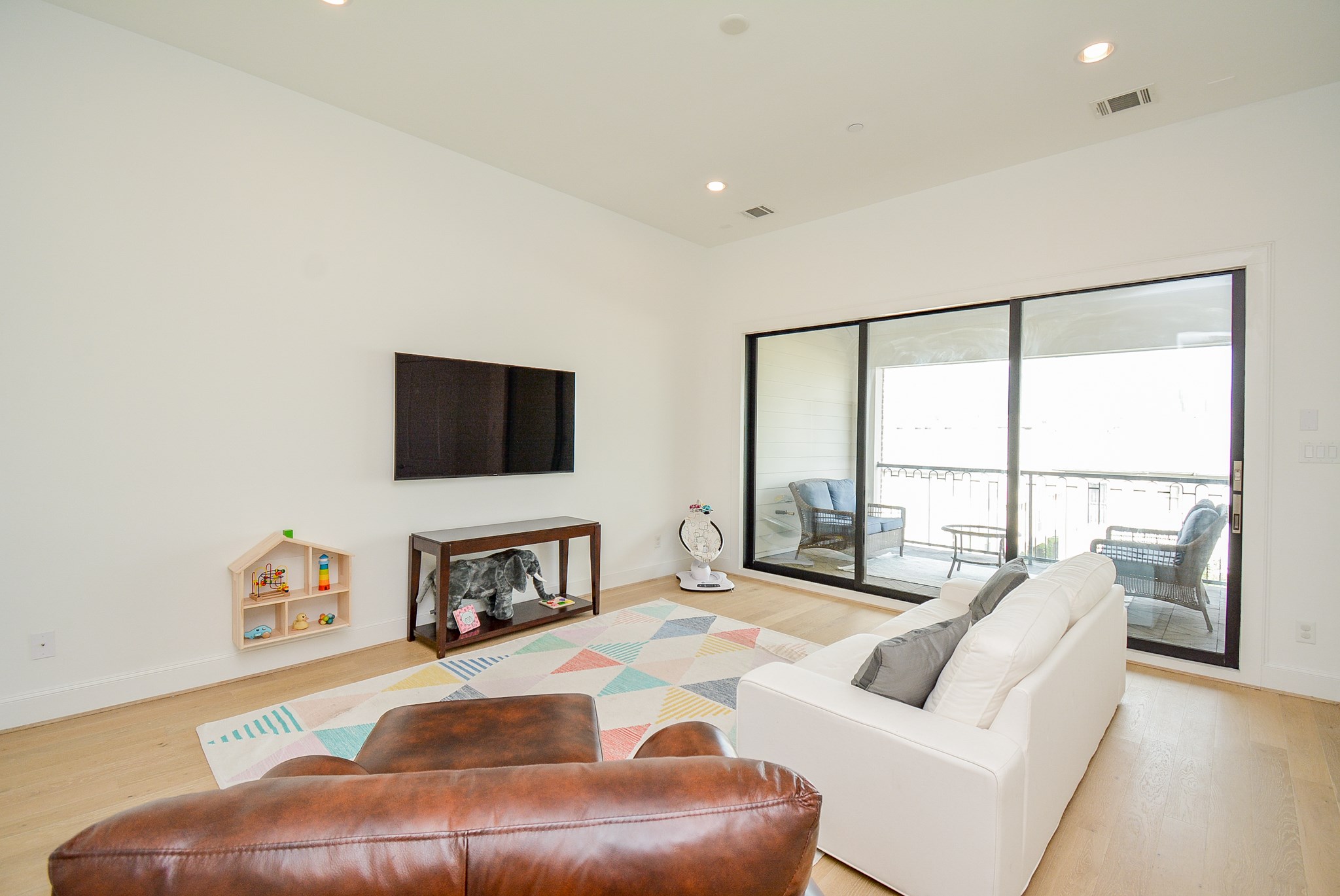Another living area/game room on 4th floor!