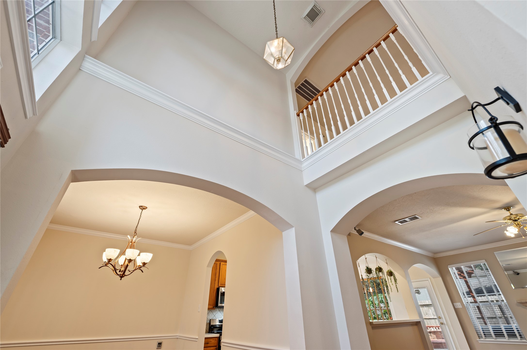 High ceilings with a view onto the loft