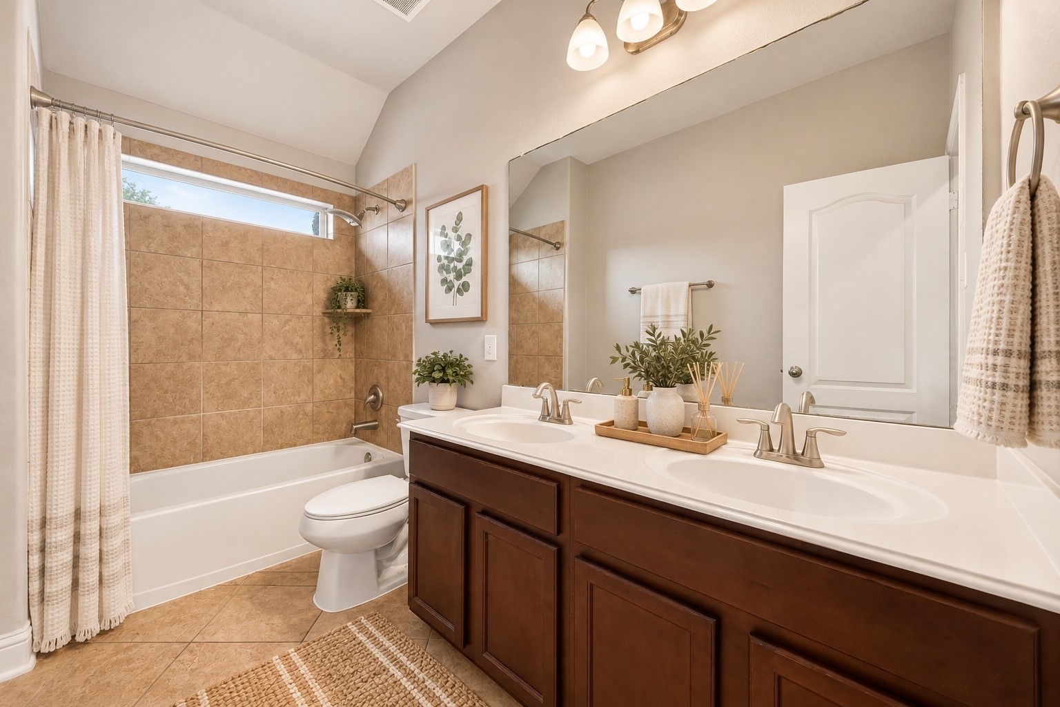 2nd bath - virtual staging