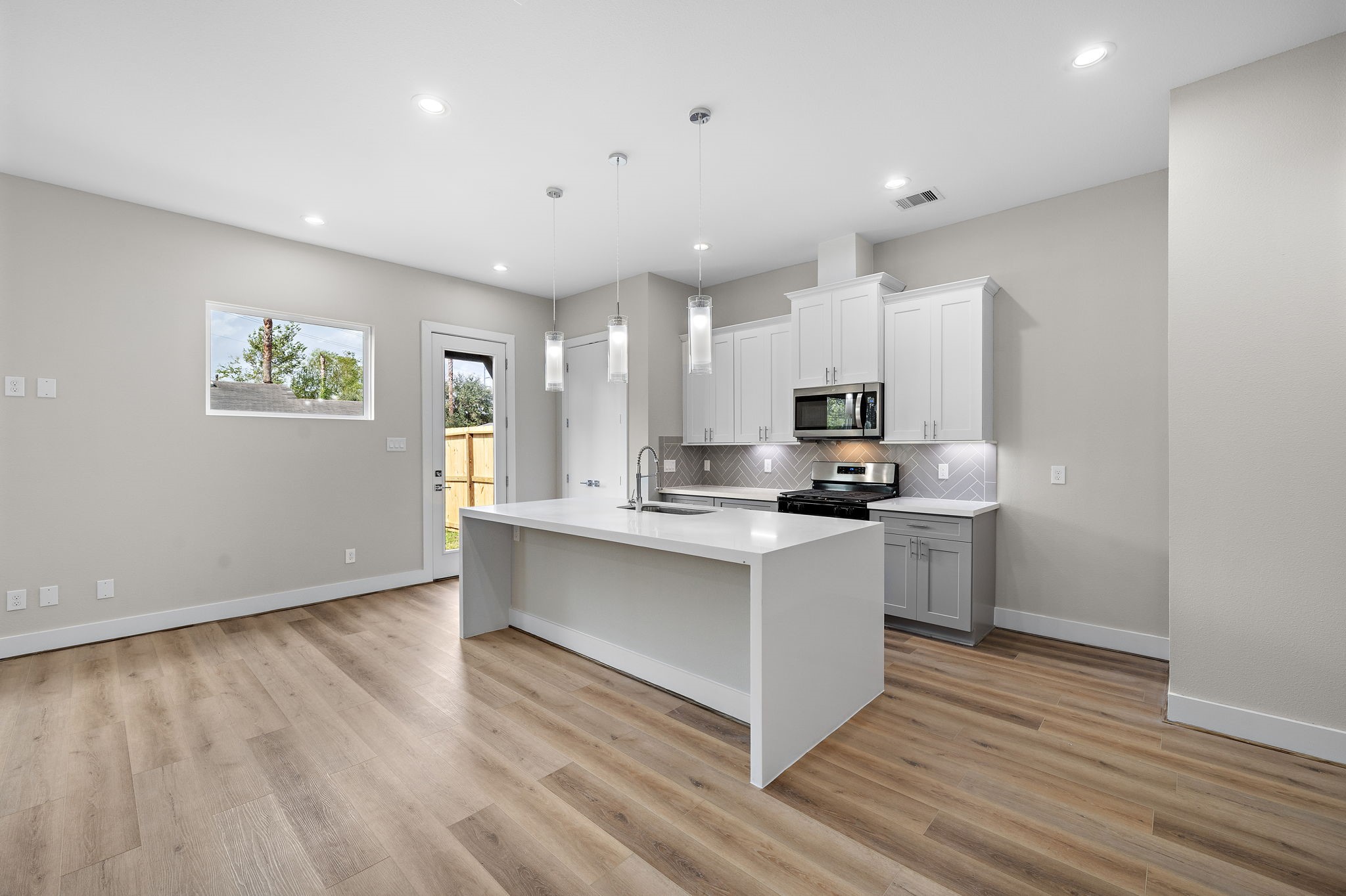 8120 Esther Acres Lane, Houston, TX 77088 8120 Esther Acres Lane, Houston, TX 77088