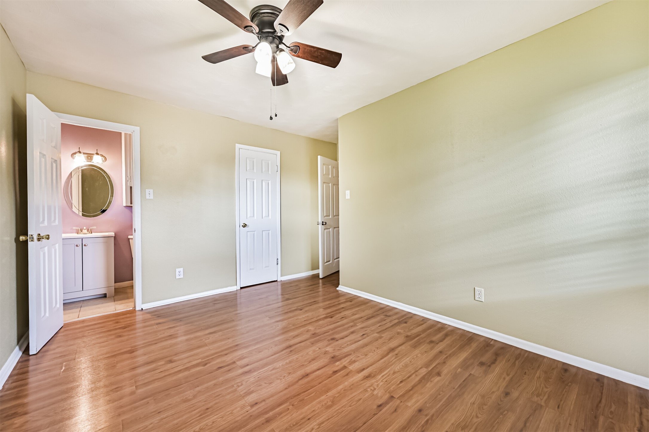 Secondary bedroom